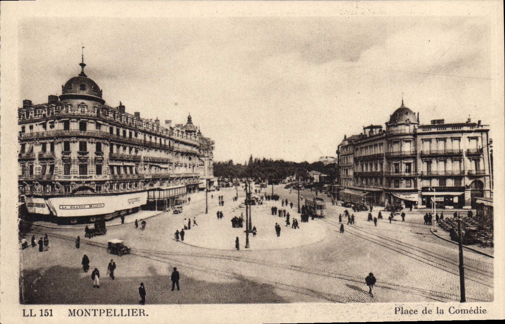 CPA MONTPELLIER Place de la Comedie