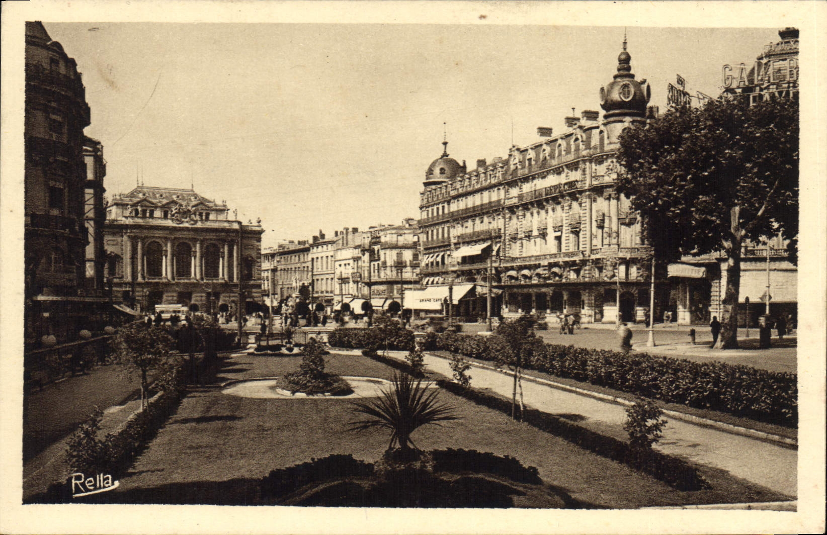 CPA MONTPELLIER La Place de la Comedie