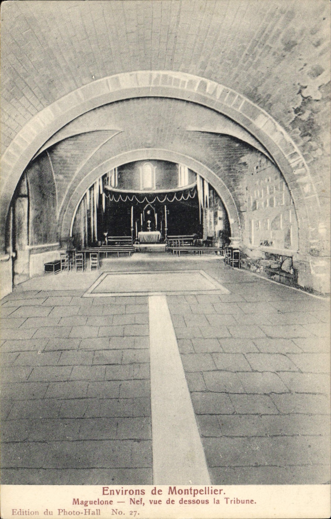 CPA Environs de Montpellier Maguelone Nef vue de dessous la Tribune