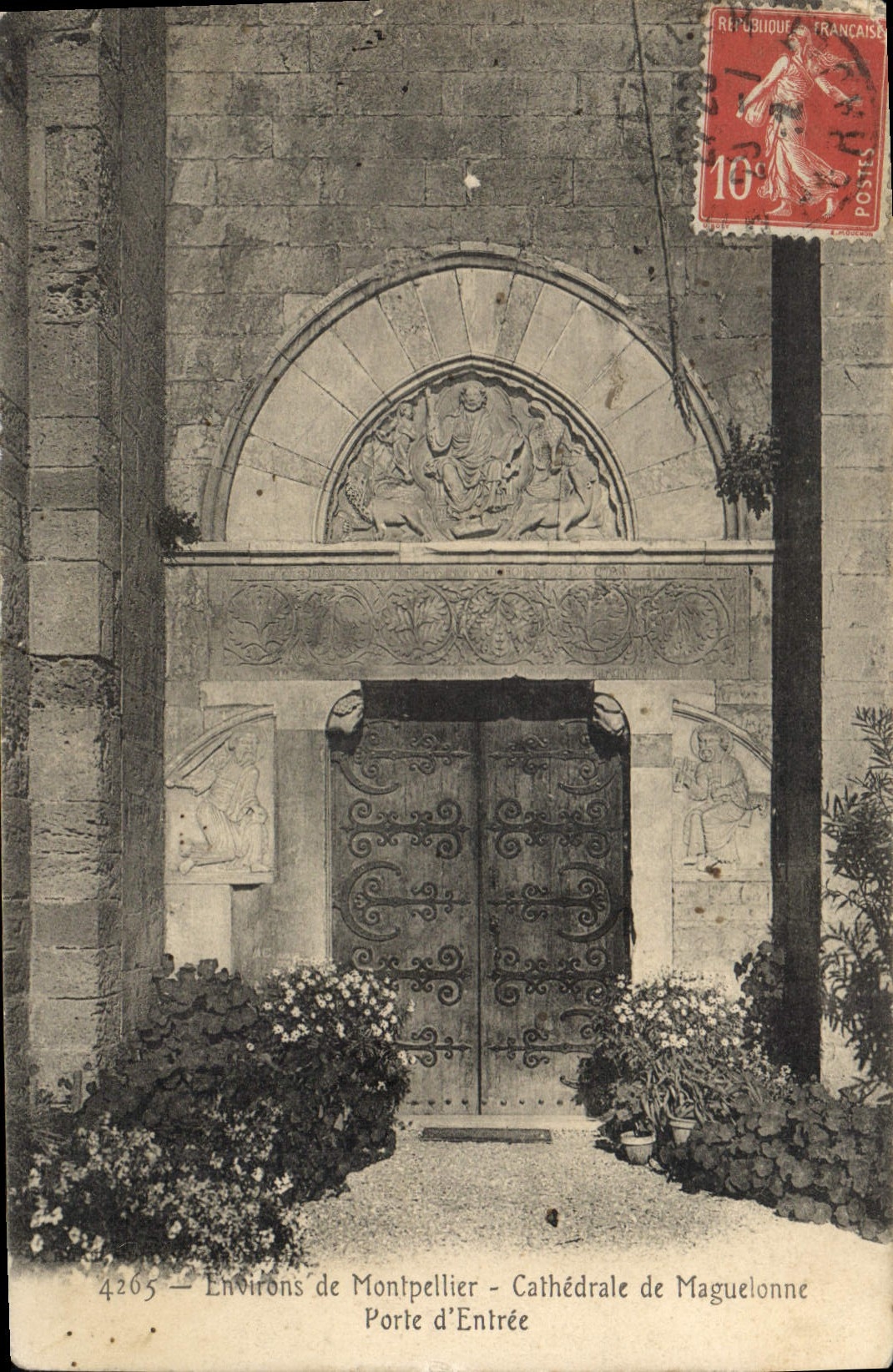 CPA Environs de Montpellier Cathedrale de Maguelonne Porte d'Entree
