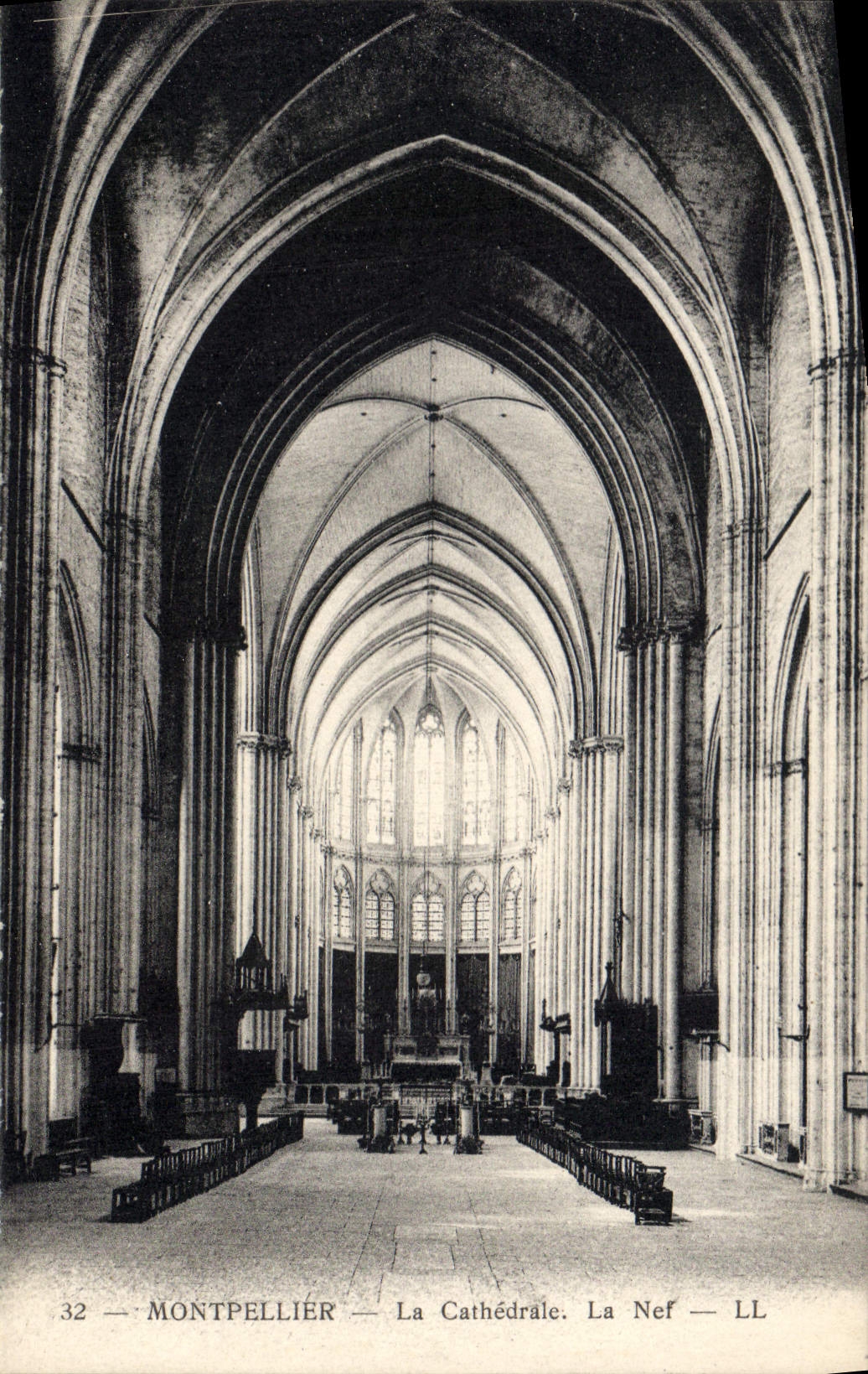 CPA MONTPELLIER La Cathedrale La Nef