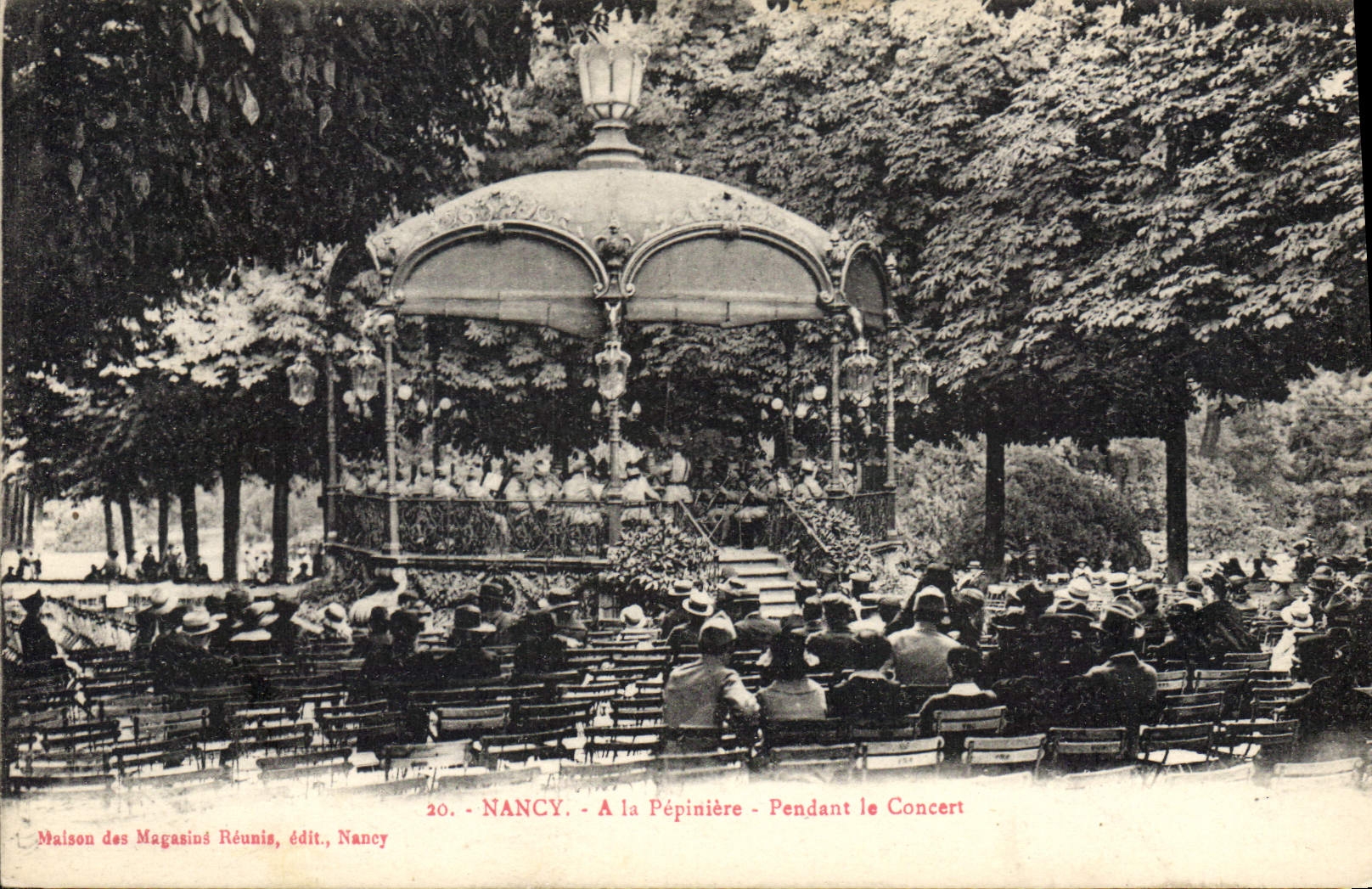CPA NANCY A la Pepintere Pendant le Concert Militaria