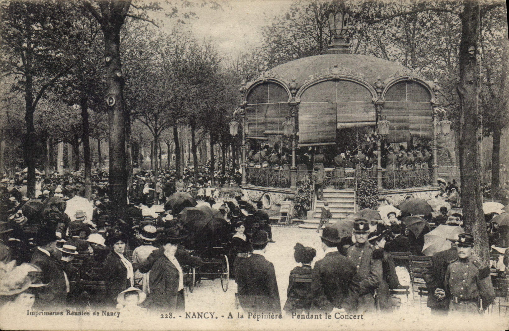 CPA NANCY A la Pepiniere Pendant le Concert