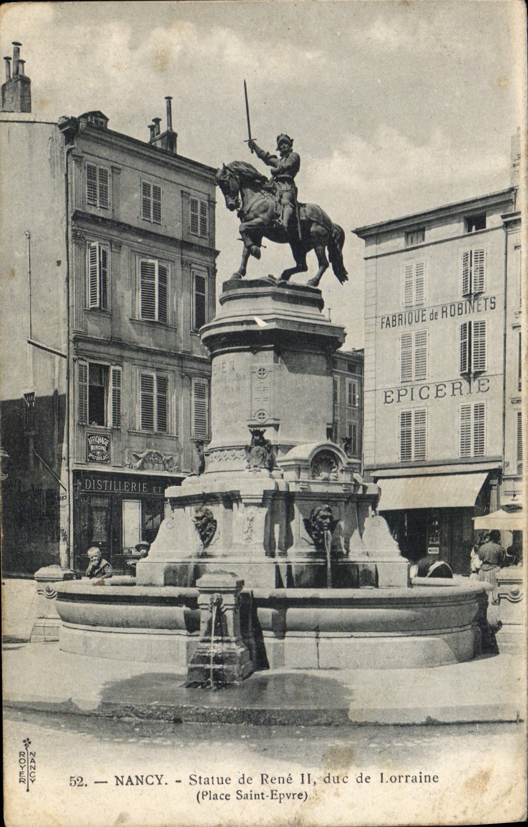 CPA NANCY statue de Rene duc de Lorraine Place Saint Epvre