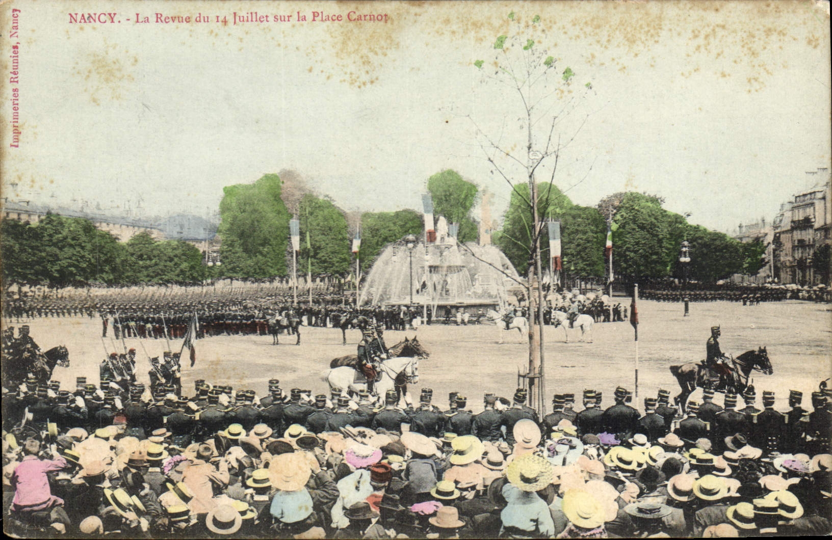 CPA Nancy La Revue du 14 Juillet sur la Place Carnot 