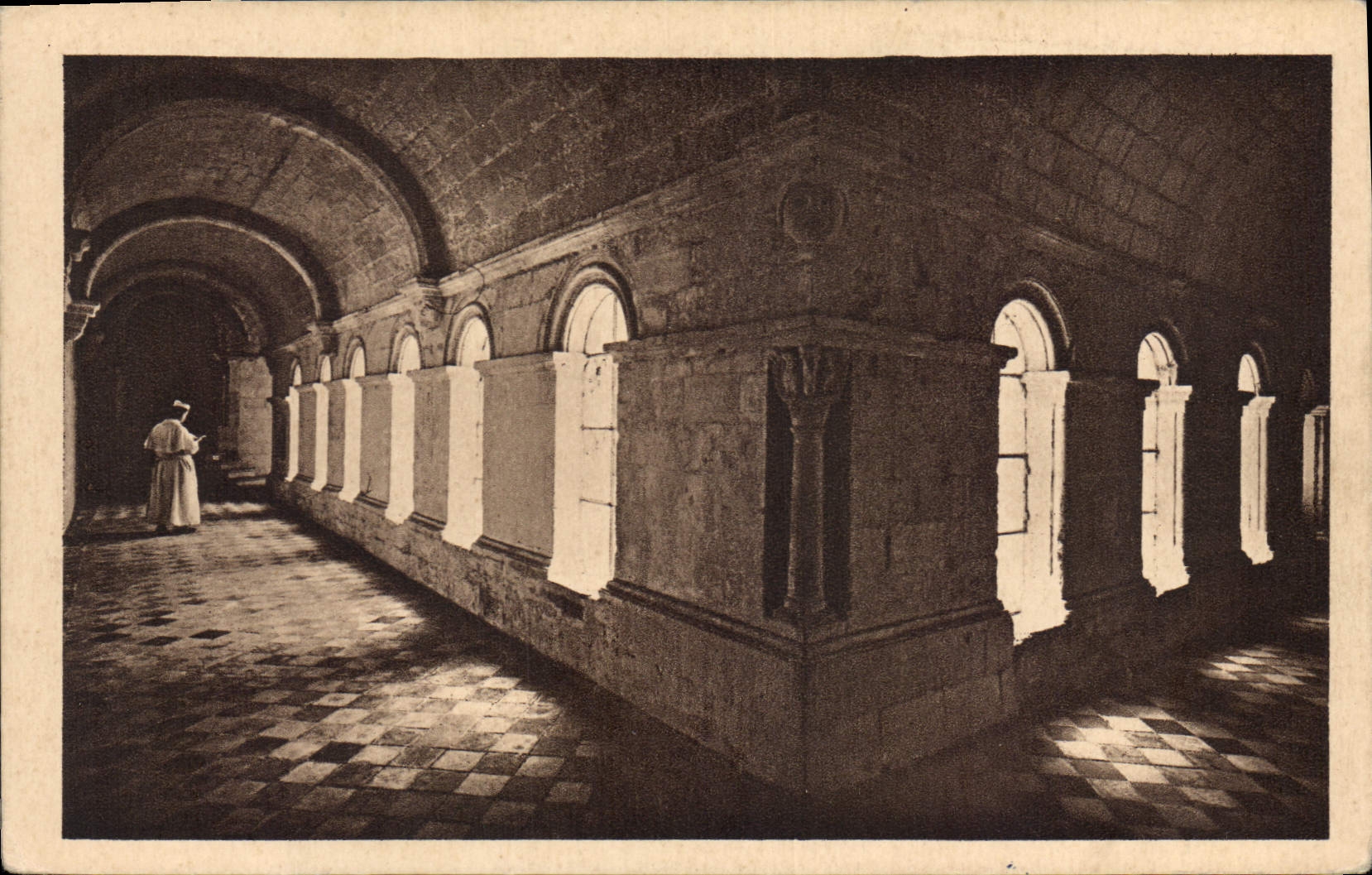 CPA St Michel de Frigolet Le Cloitre Romain 