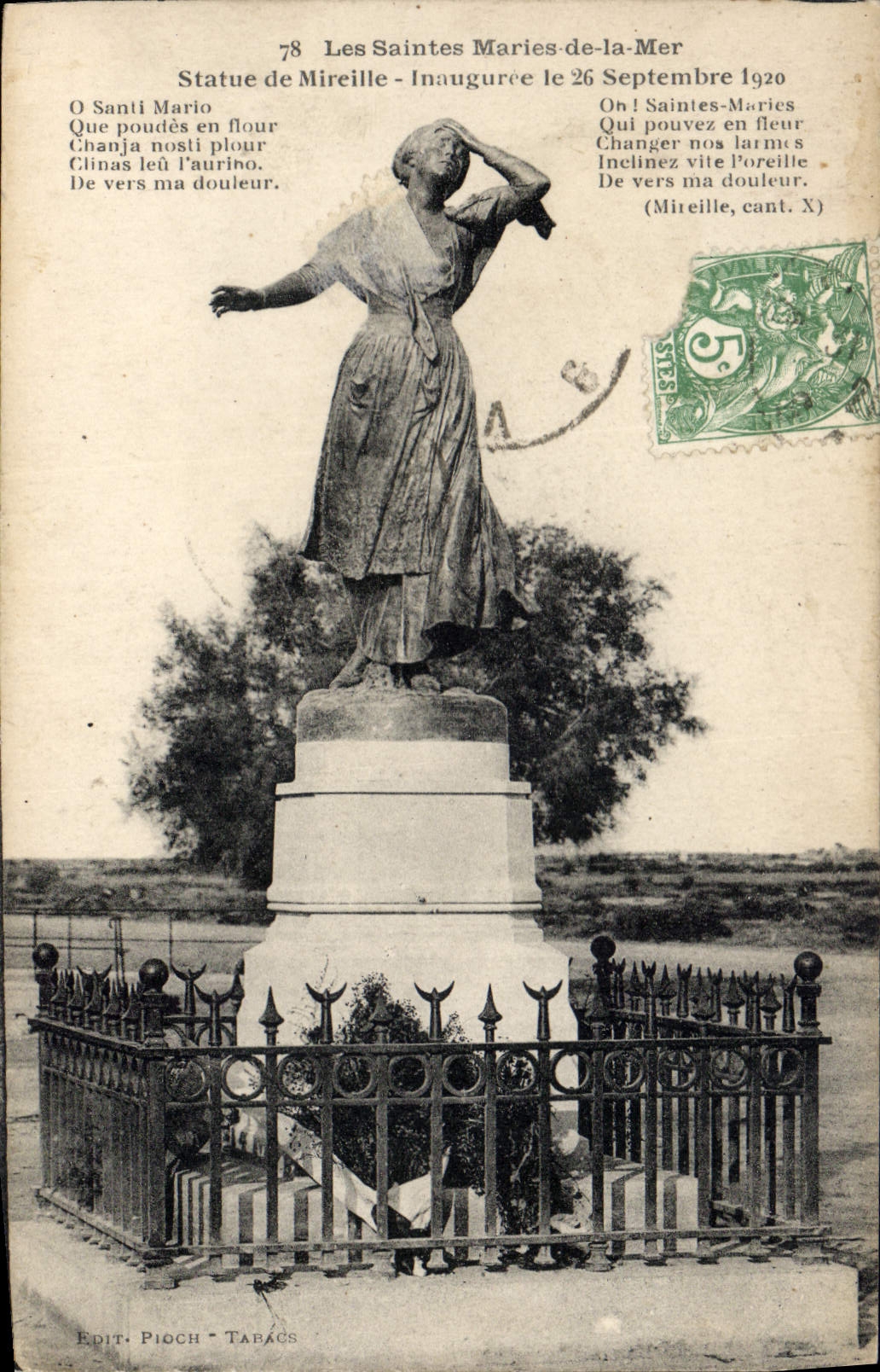 CPA Les Sts Maries de la Mer Statue de Mireille 