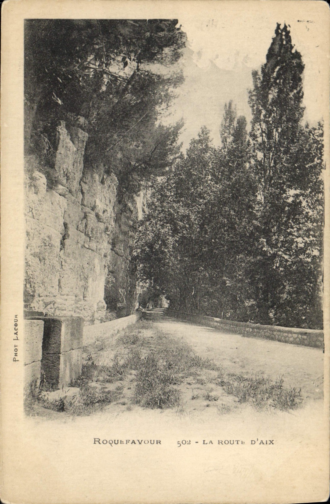 CPA Roquefavour La Route d'Aix 