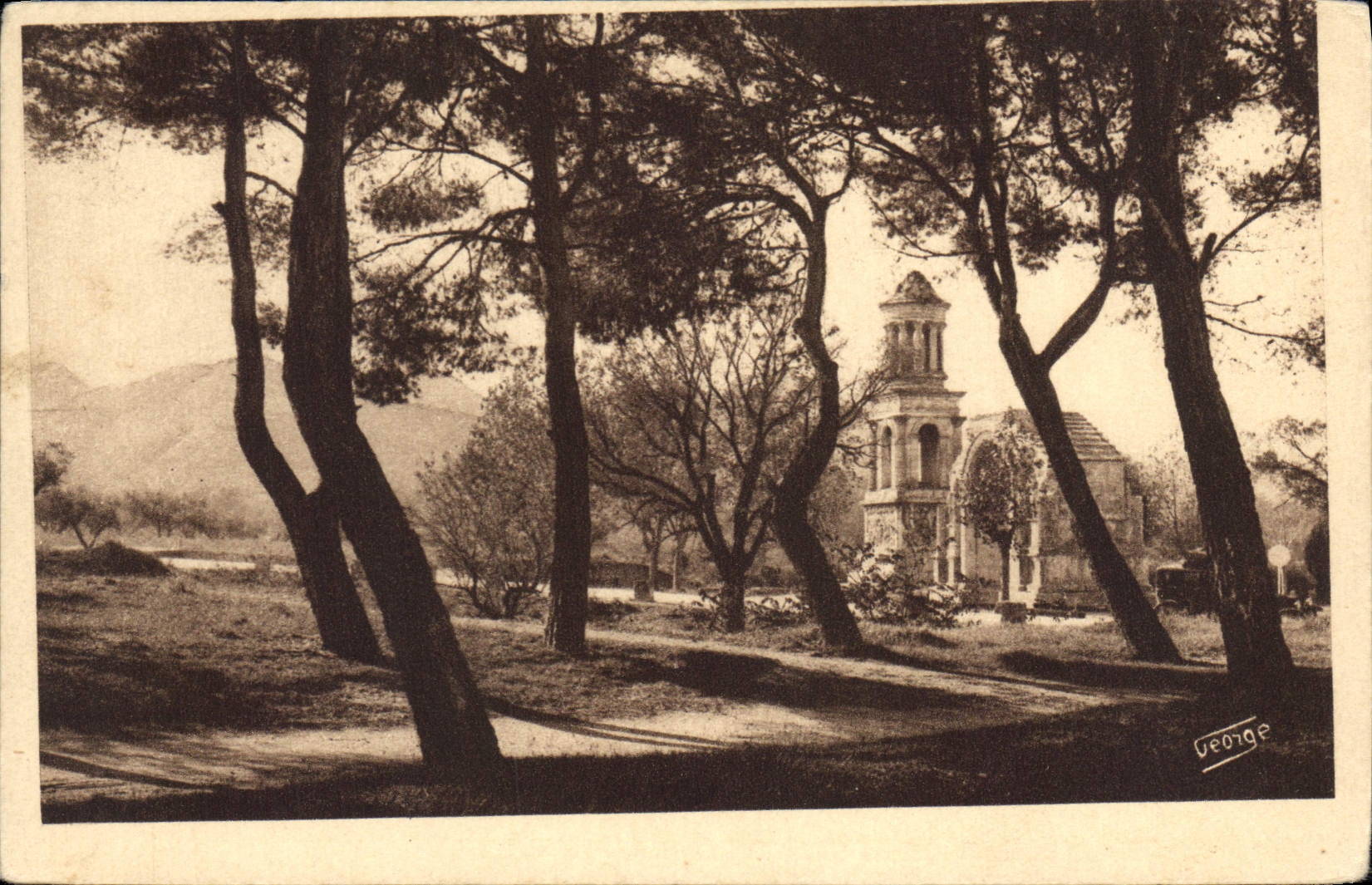 CPA St Remy de provence Les Antiques monuments romains 