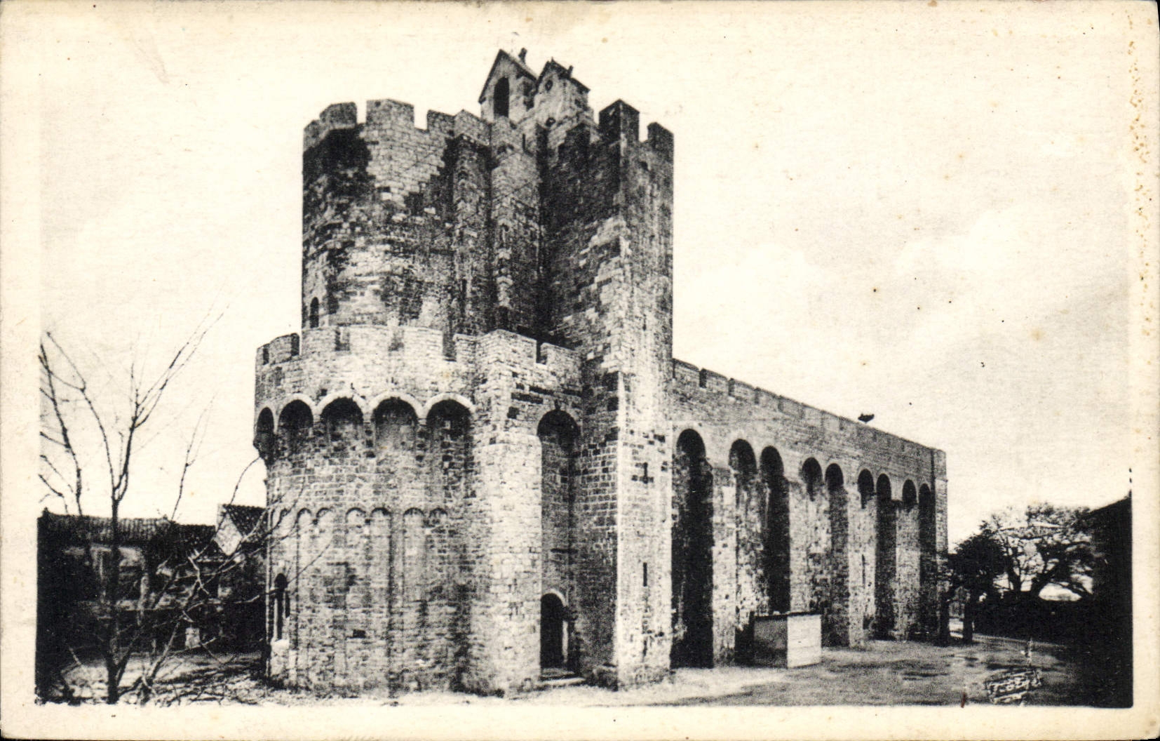 CPA Saintes Maries de la Mer B du R L'Eglise 