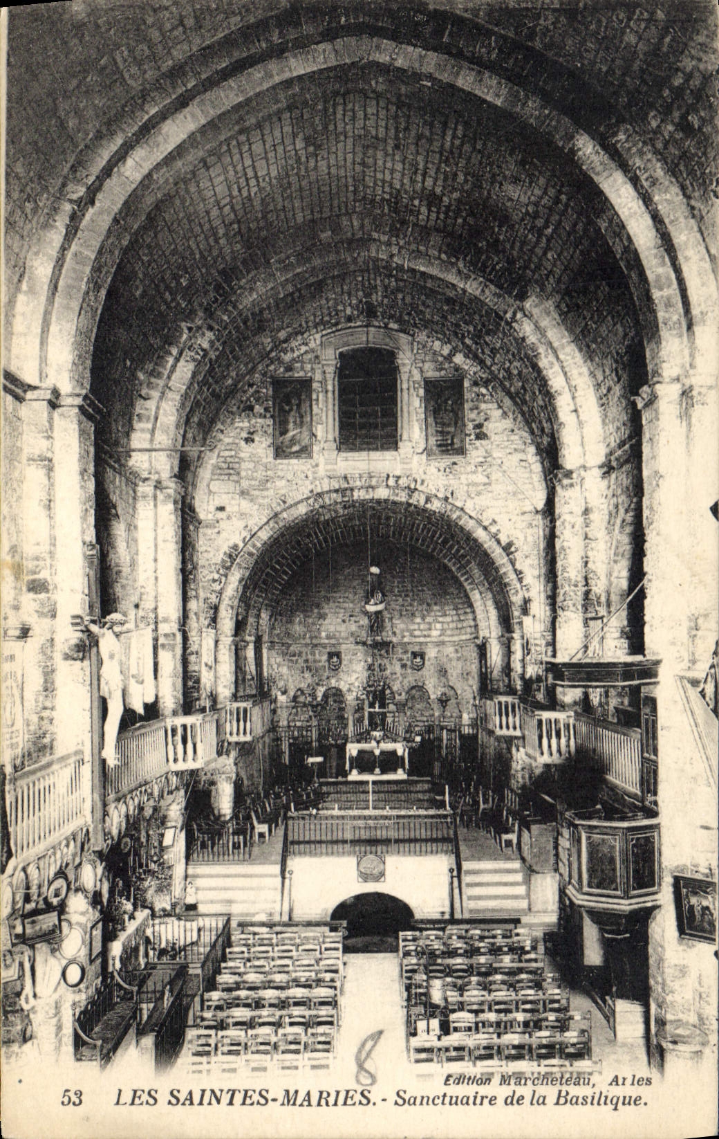 CPA Les Saintes Maries Sanctuaire de la Basilique 