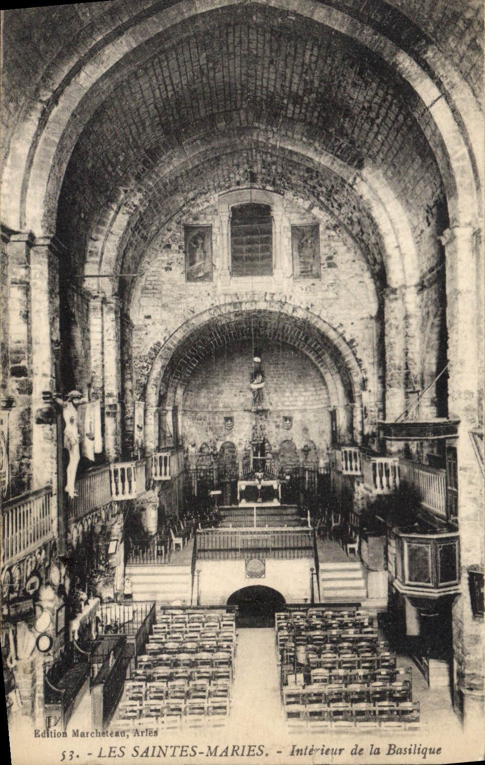 CPA Les Saintes Maries Interieur de la Basilique