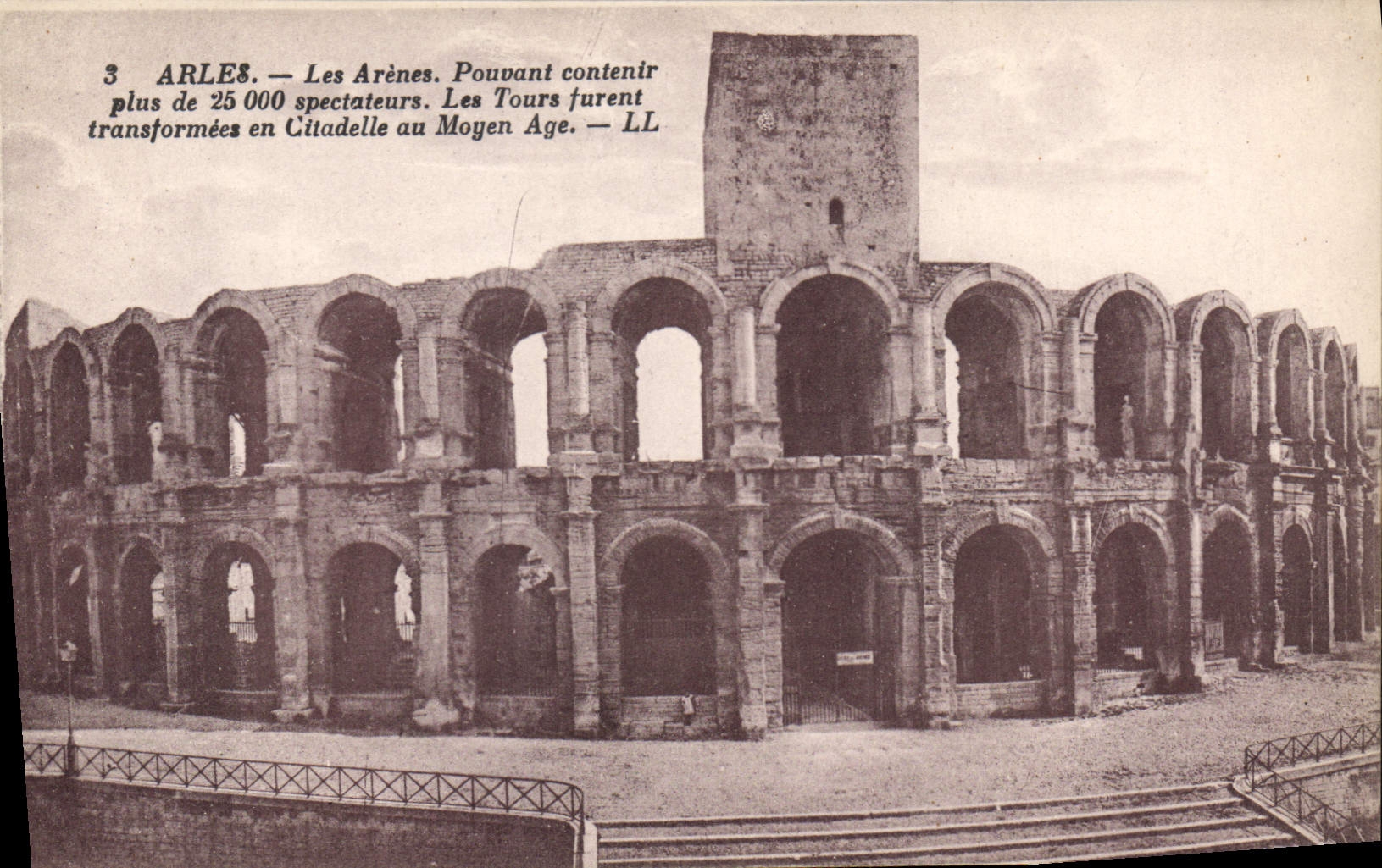 CPA Arles Les Arenes 