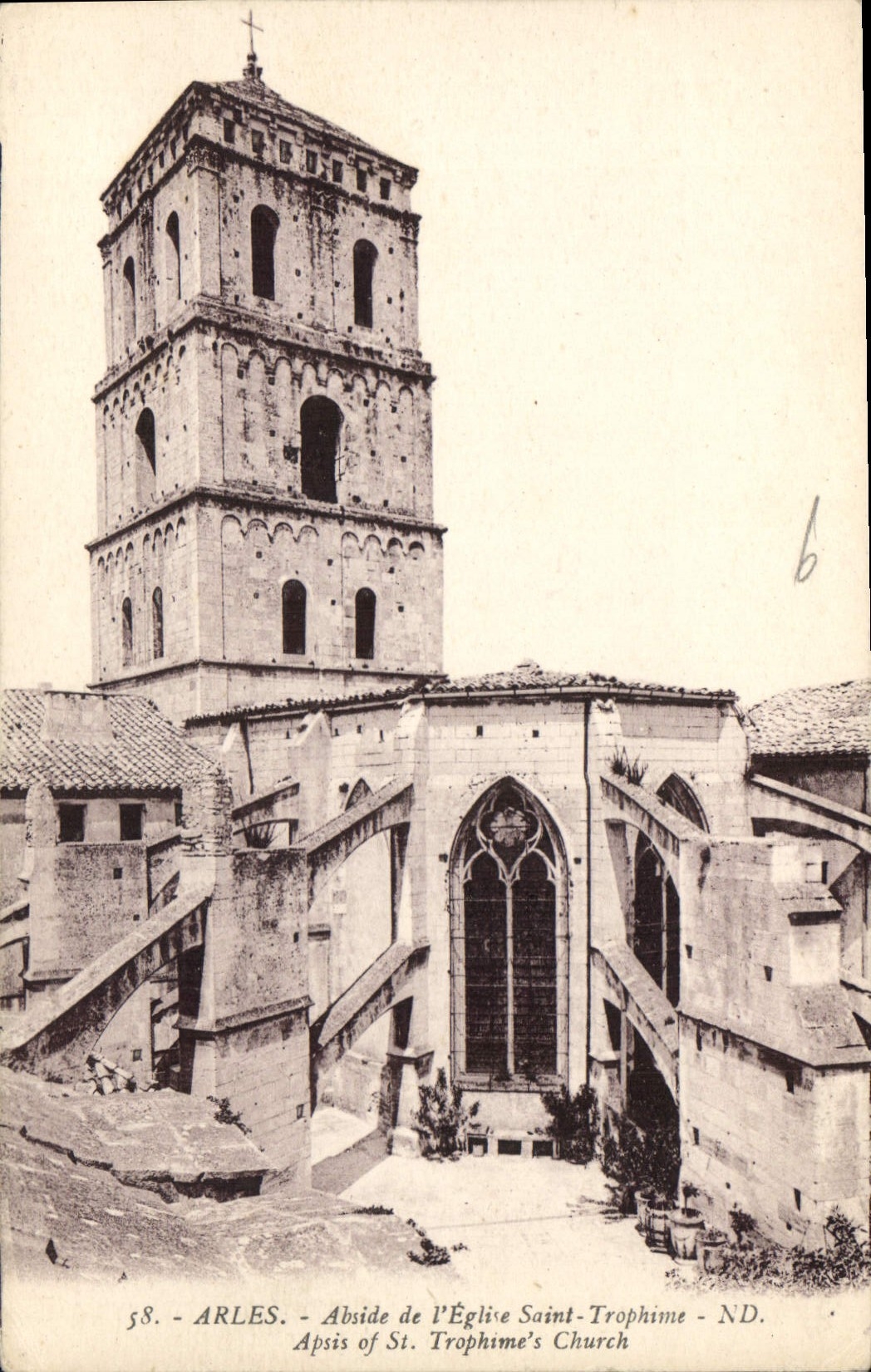 CPA Arles Abside de l'Eglise Saint Trophime
