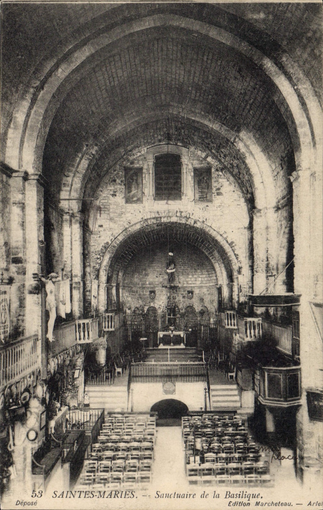 CPA Saintes Maries Sanctuaire de la Basilique 
