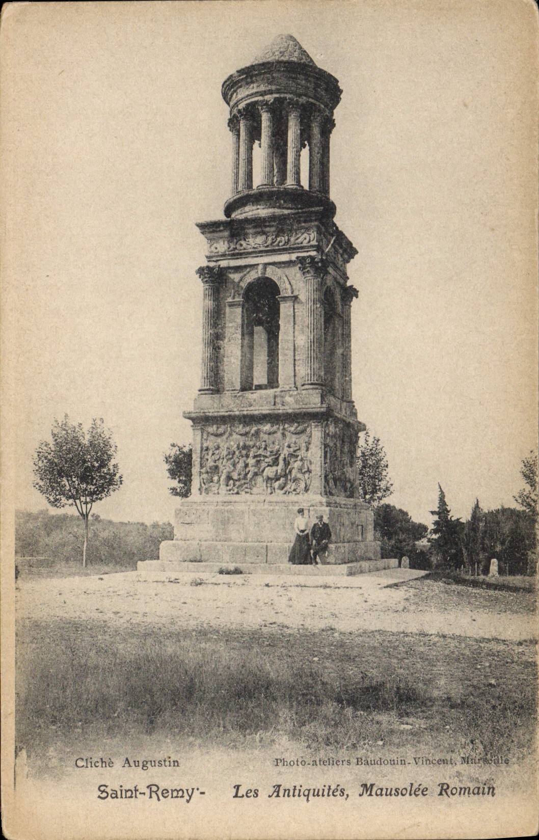 CPA St Remy Les Antiquites Mausolee Romain 