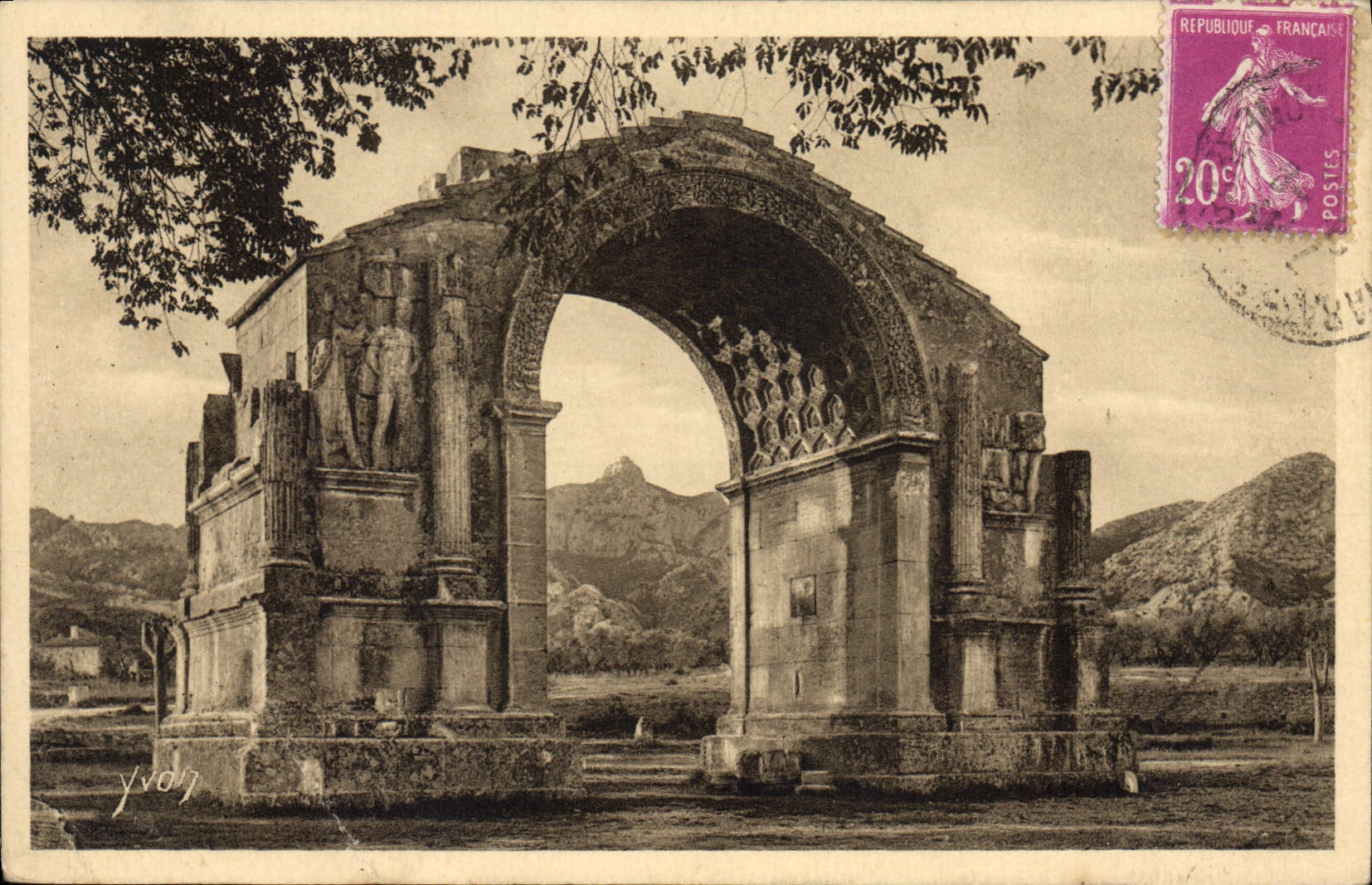 CPA Paysages et Pierres de Provence Monument romain a St Remy de Provence
