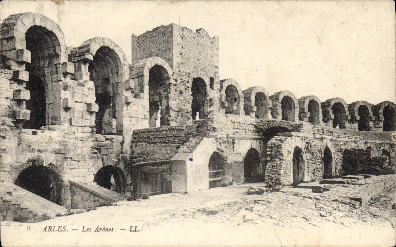 CPA Arles Les Arenes 