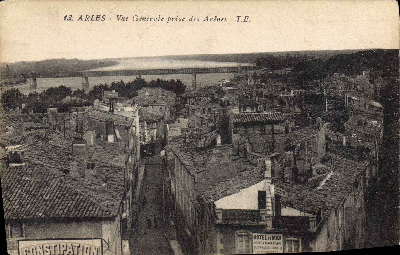 CPA Arles Vue generale prise des Arenes 