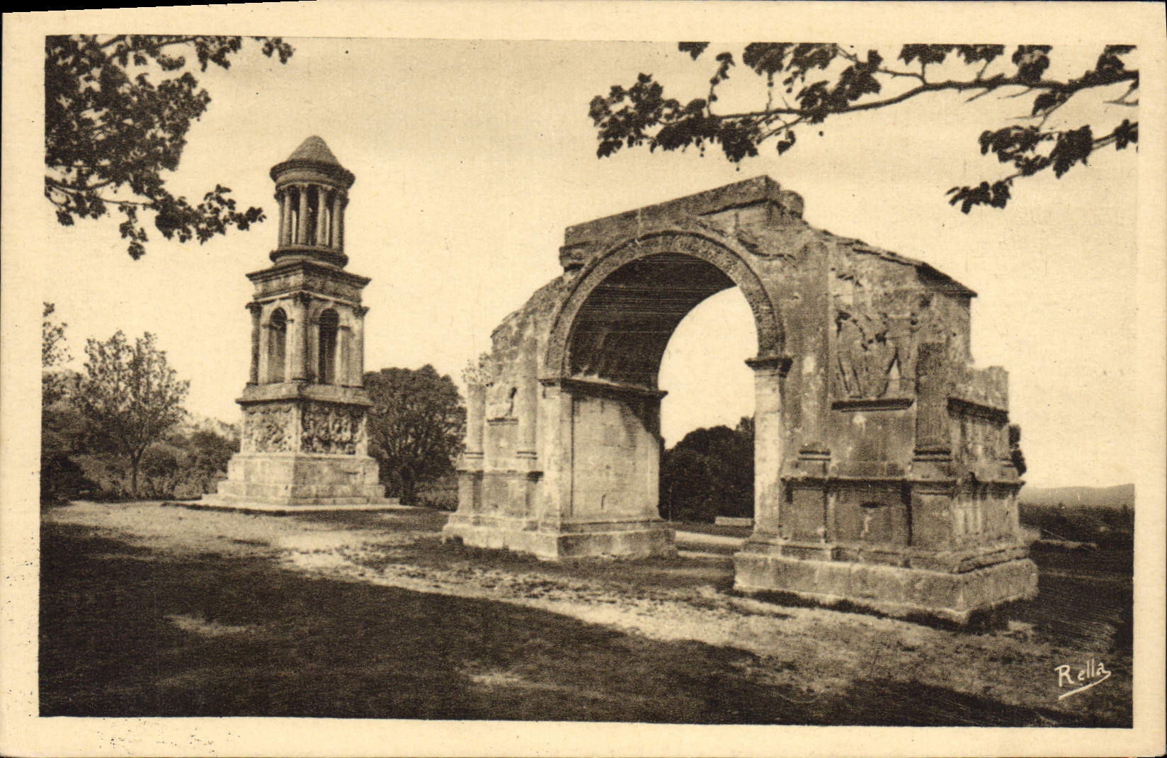 CPA St Remy Les Antiques Arc de Triomphe et mausolee romains 