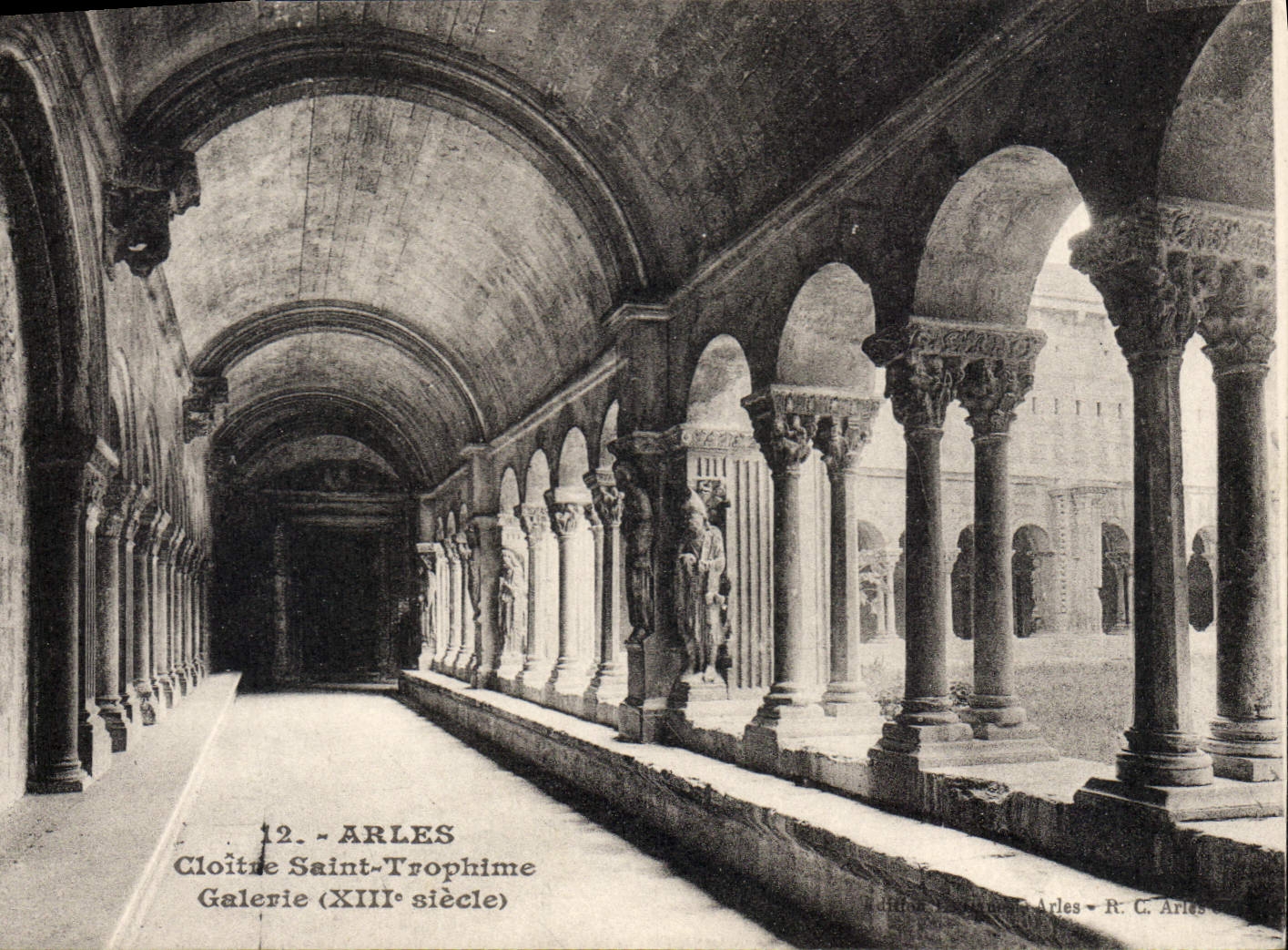 CPA Arles Cloitre de St Trophime 