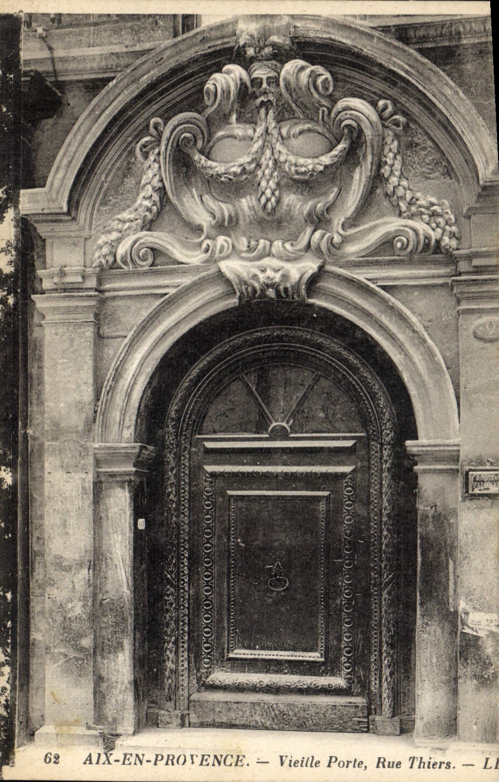 CPA Aix en Provence Vieille Porte Rue Thiers