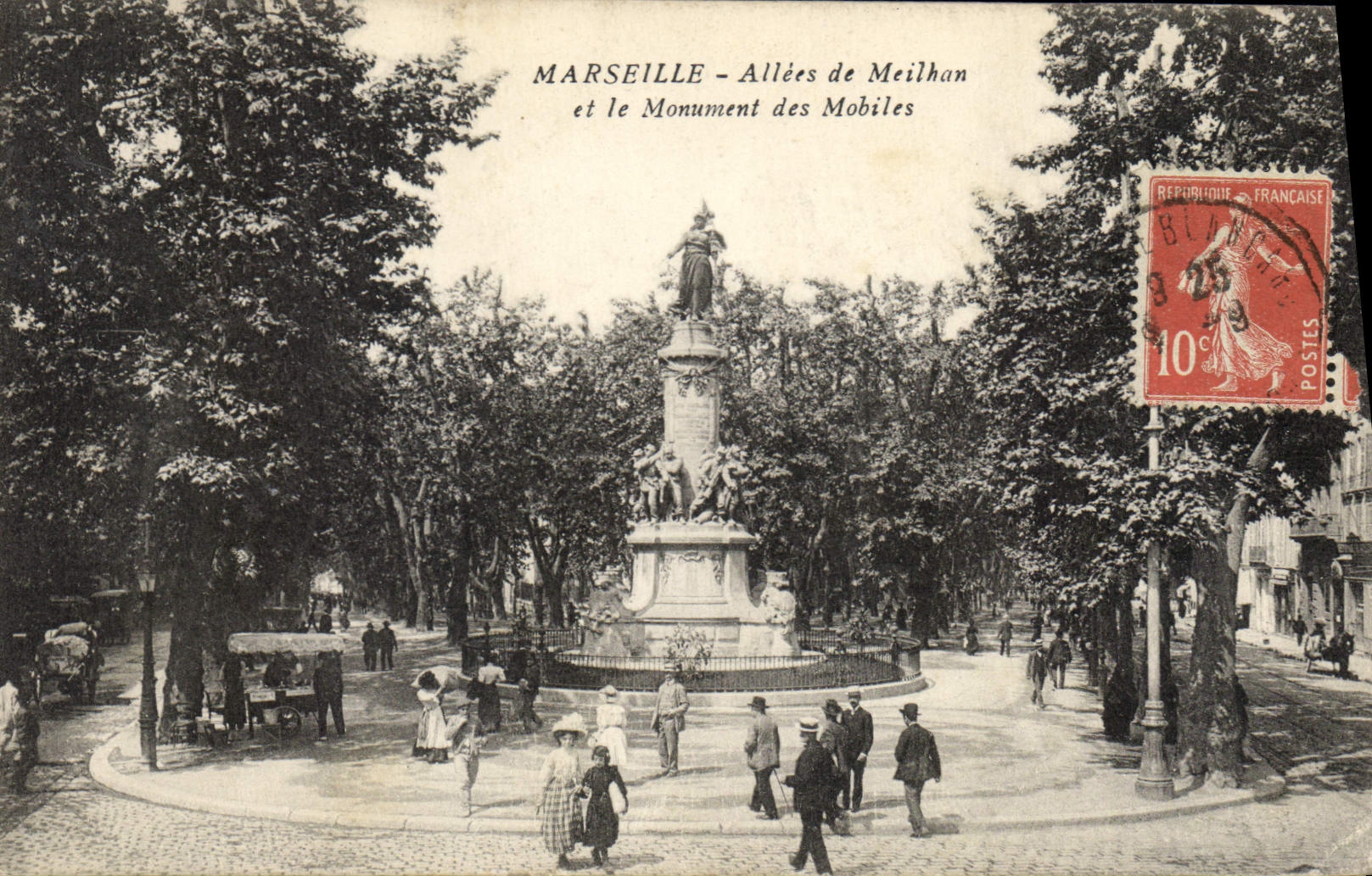 CPA Marseille Allees de Meilhan et le monument des Mobiles 
