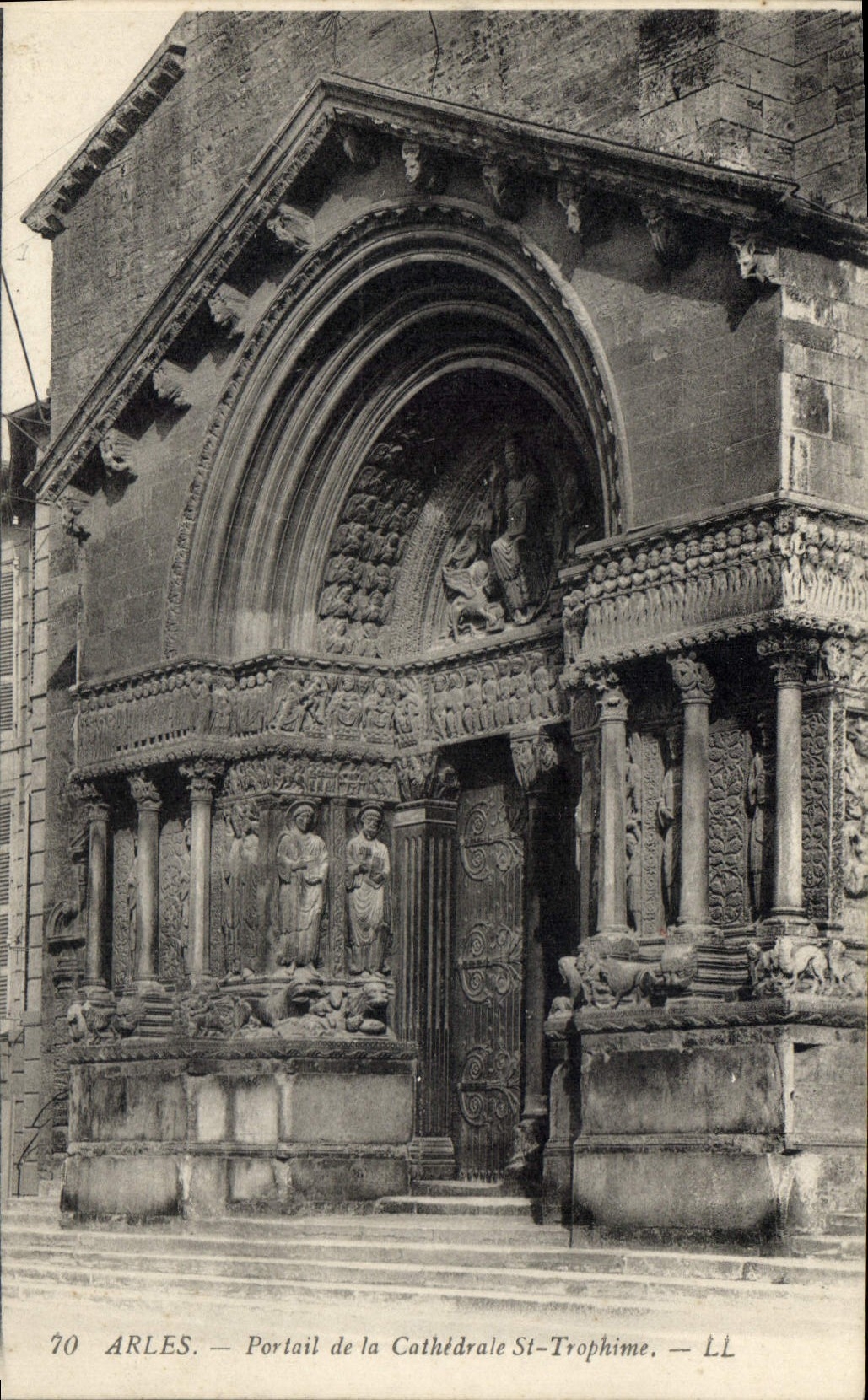 CPA Arles portail de la cathedrale St Trophime 