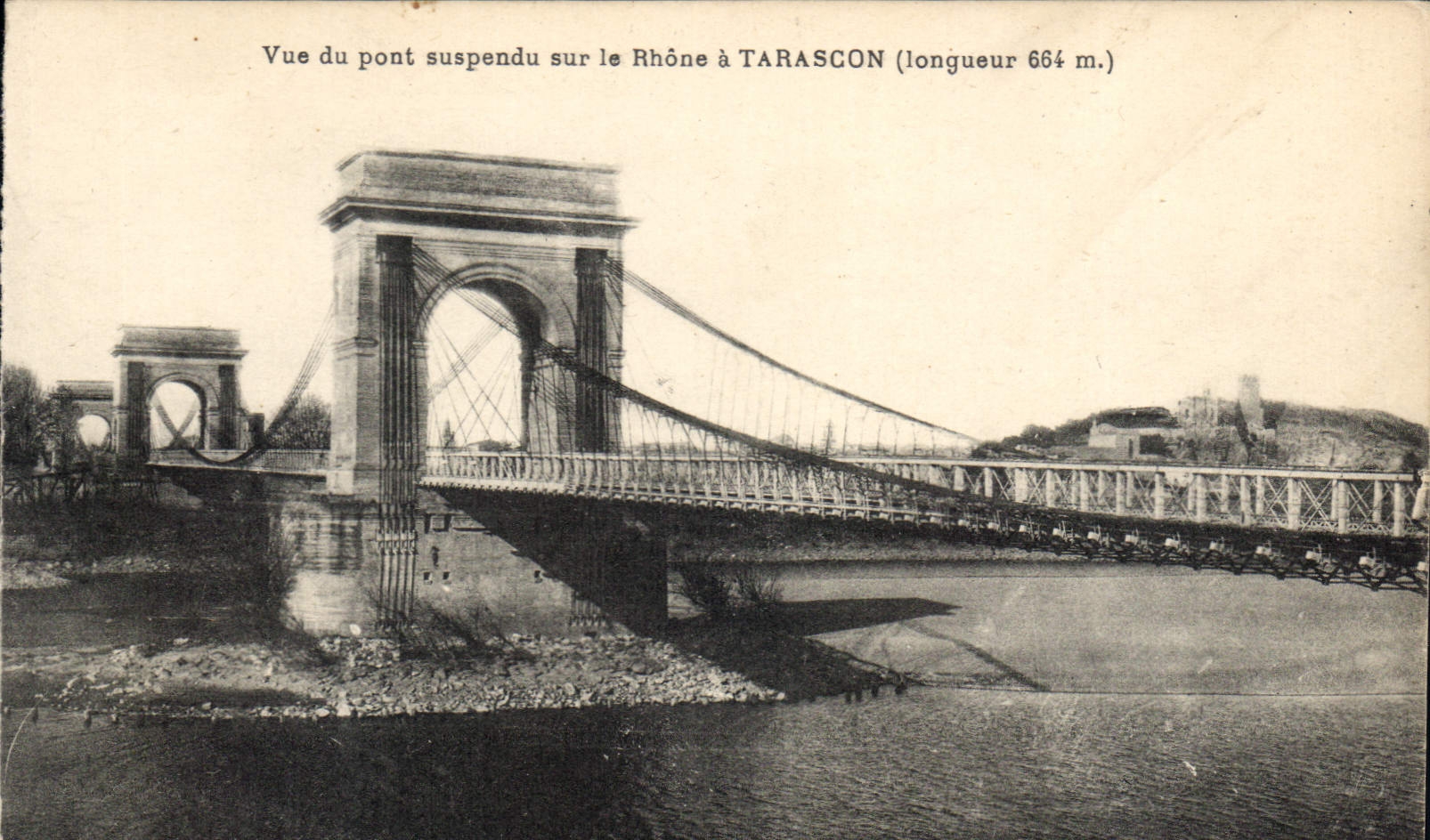 CPA Vue du pont suspendu sur le Rhone a Tarascon