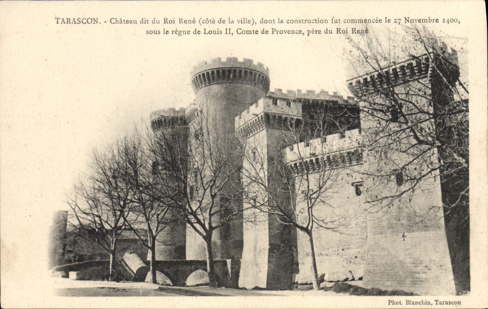 CPA Tarascon chateau dit du Roi Rene Cote de la ville dont la construction fut commencee le 27 Nov 1