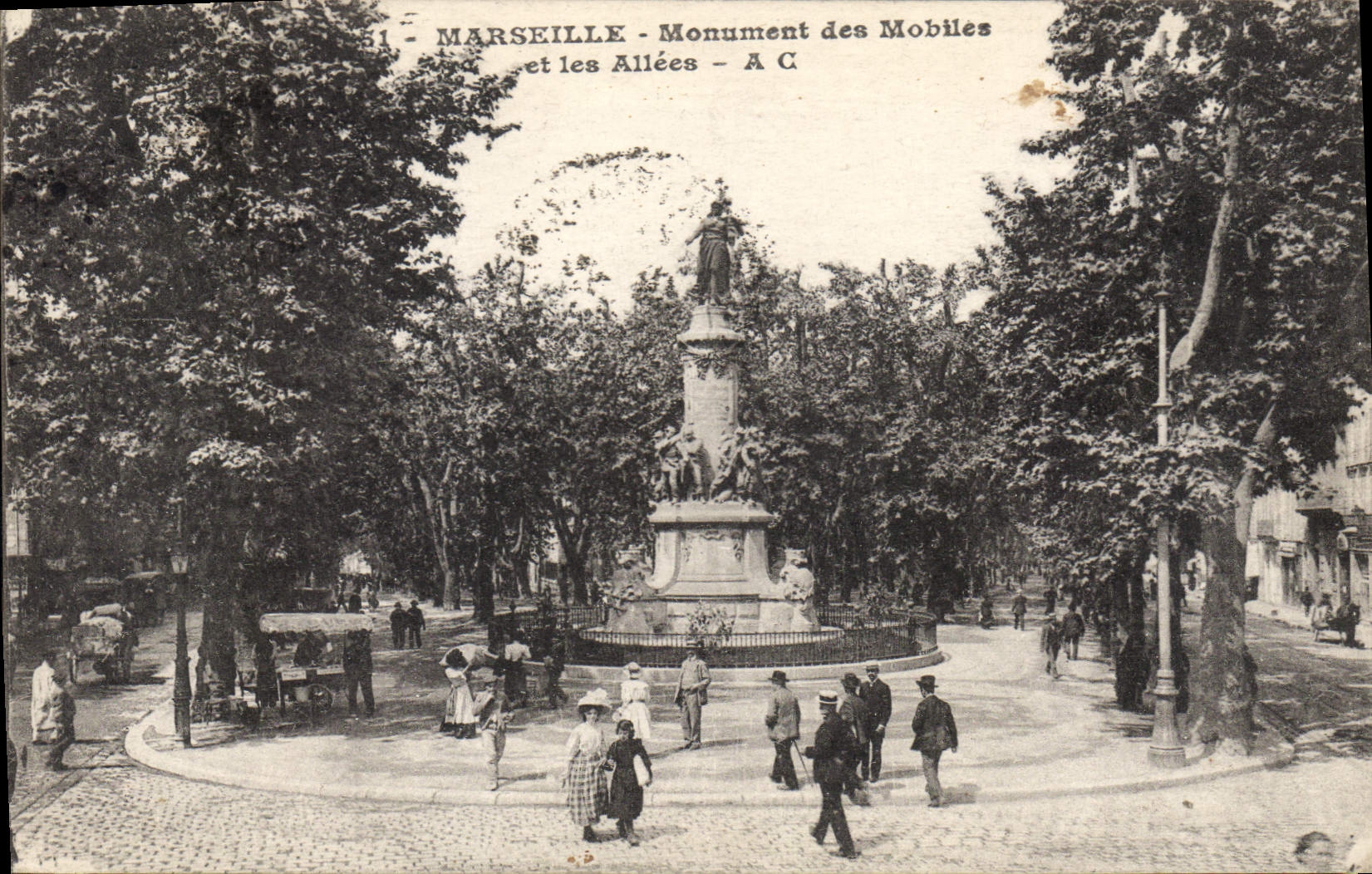 CPA Marseille Monument des Mobiles et les Allee 
