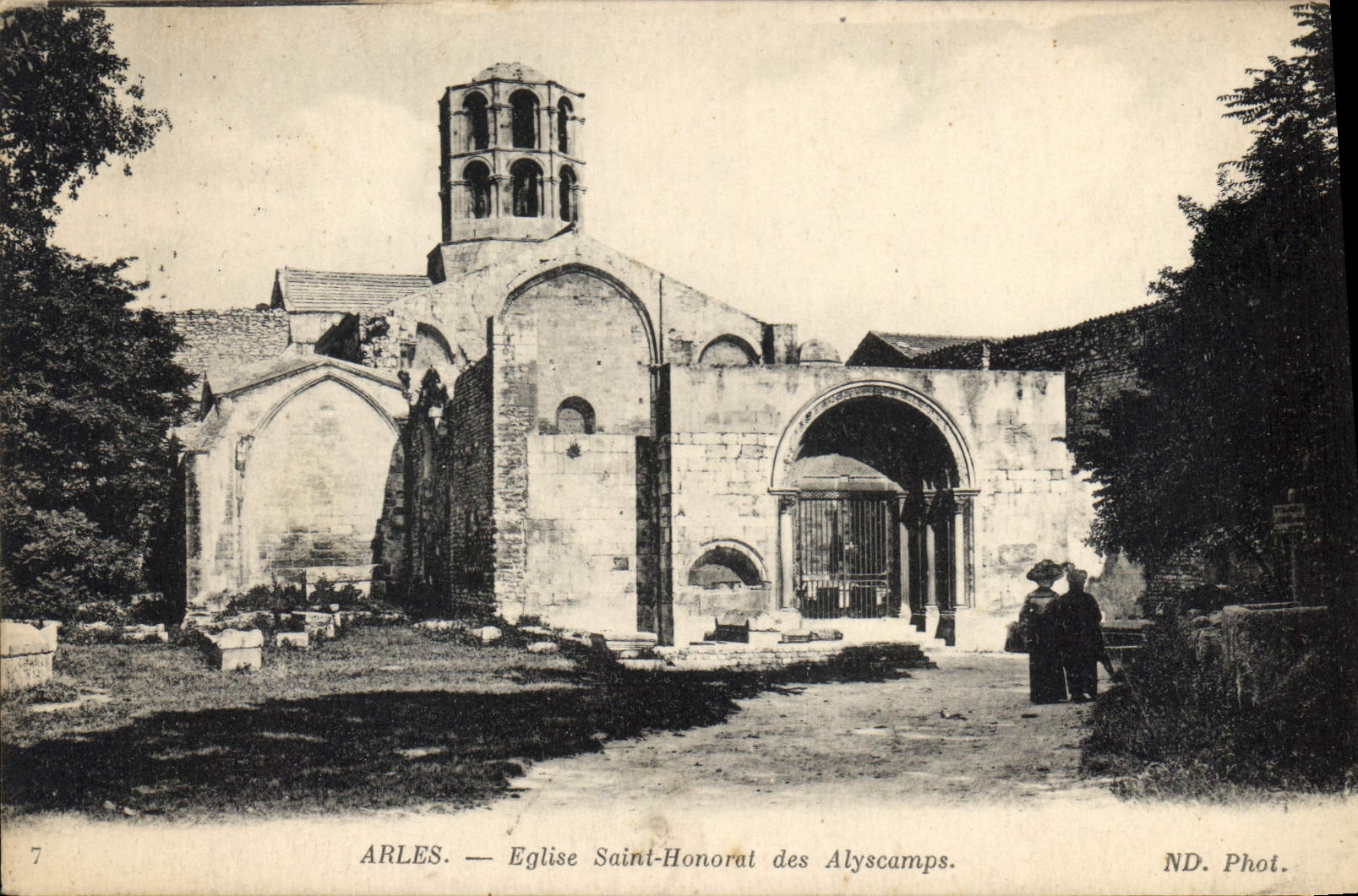 CPA Arles eglise Saint Honorat des Alyscamps 