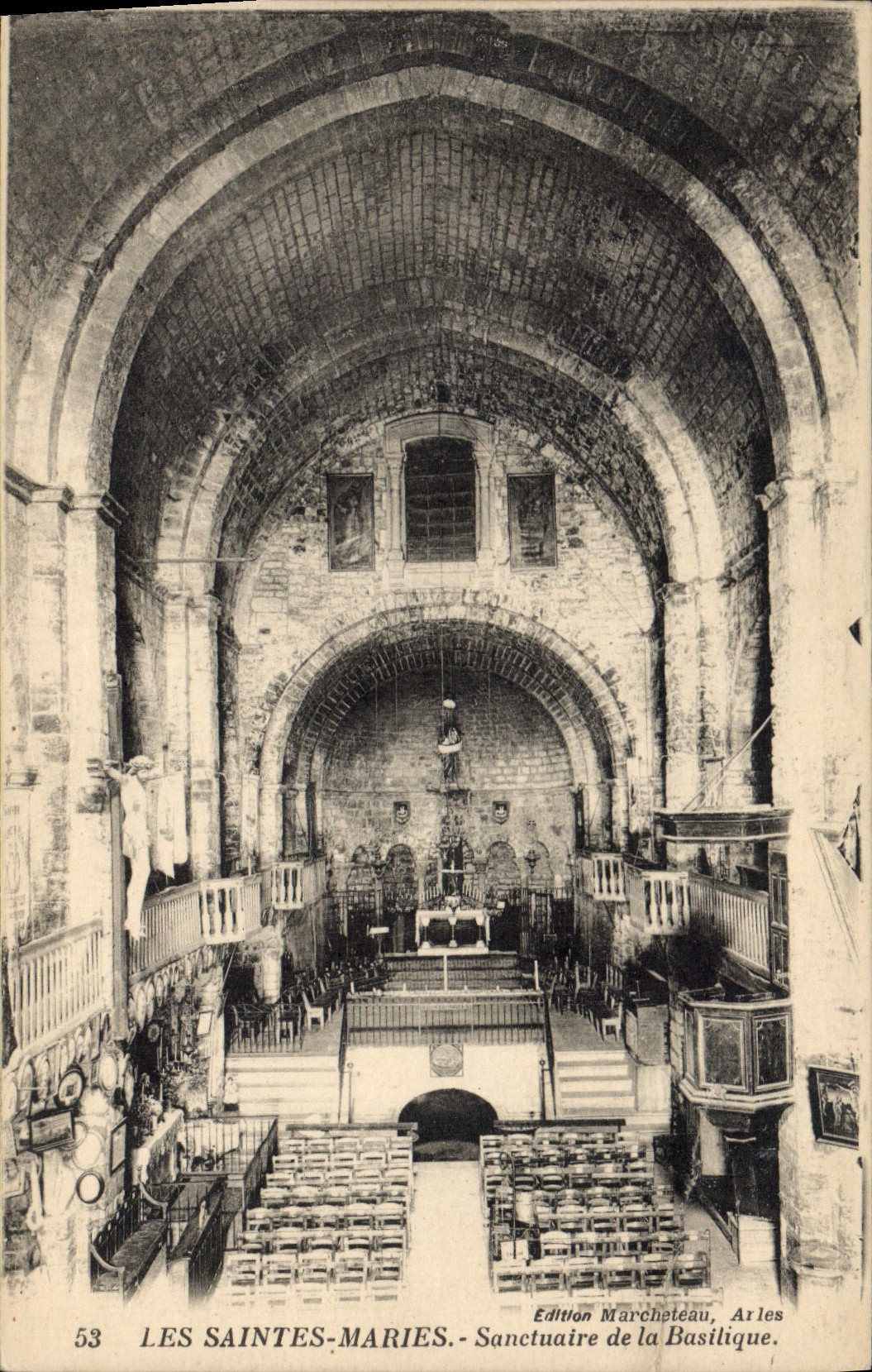 CPA Les Saintes Maries Sanctuaire de la Basilique