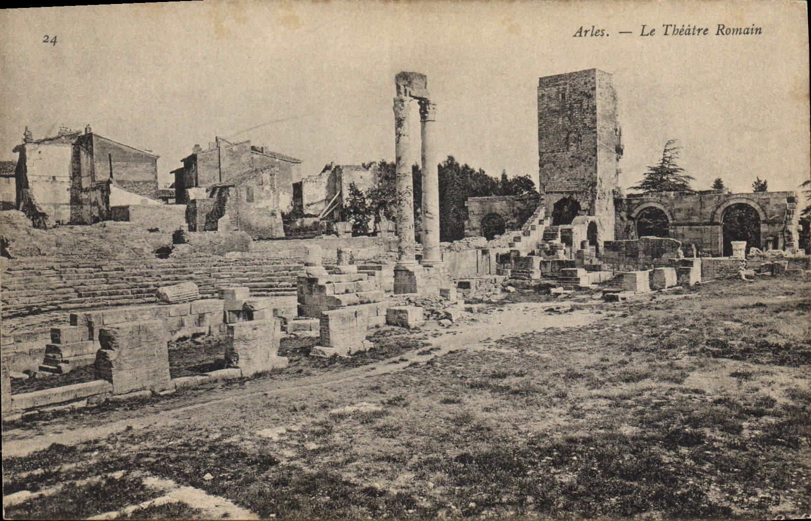 CPA Arles le Theatre Romain 