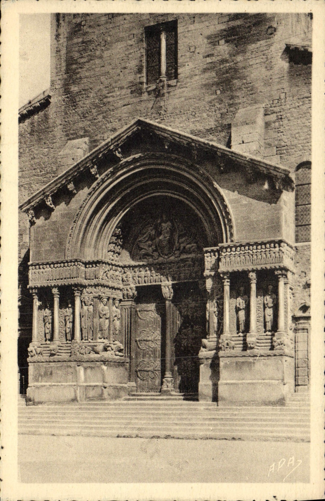 CPA Les bauches du Rhone Illustrees Arles St Trophime Merveille d'Architecture Romaine XII S