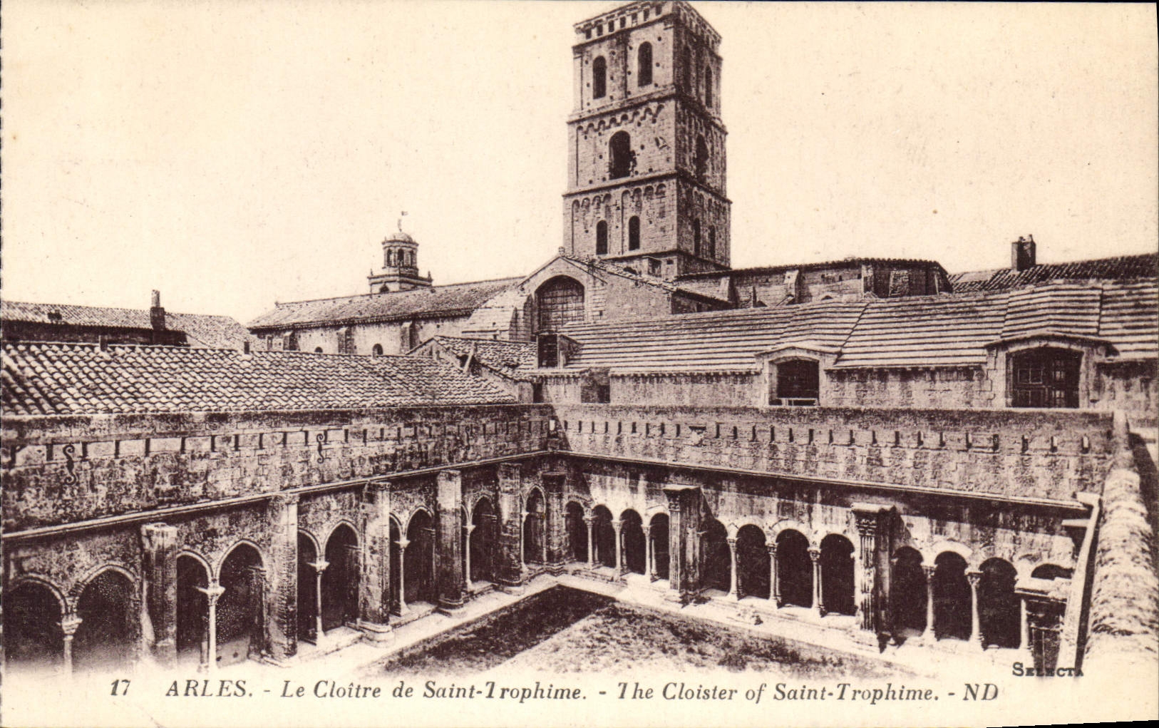 CPA Arles le Cloitre de Saint Trophime 