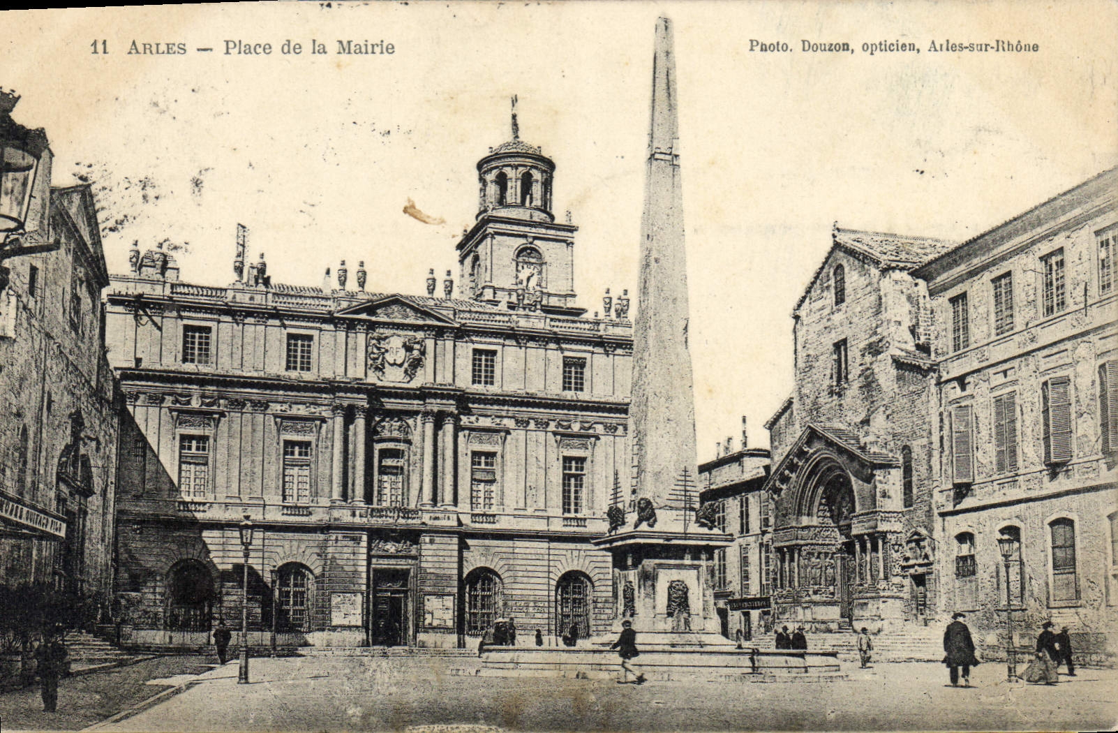 CPA Arles place de la Mairie 