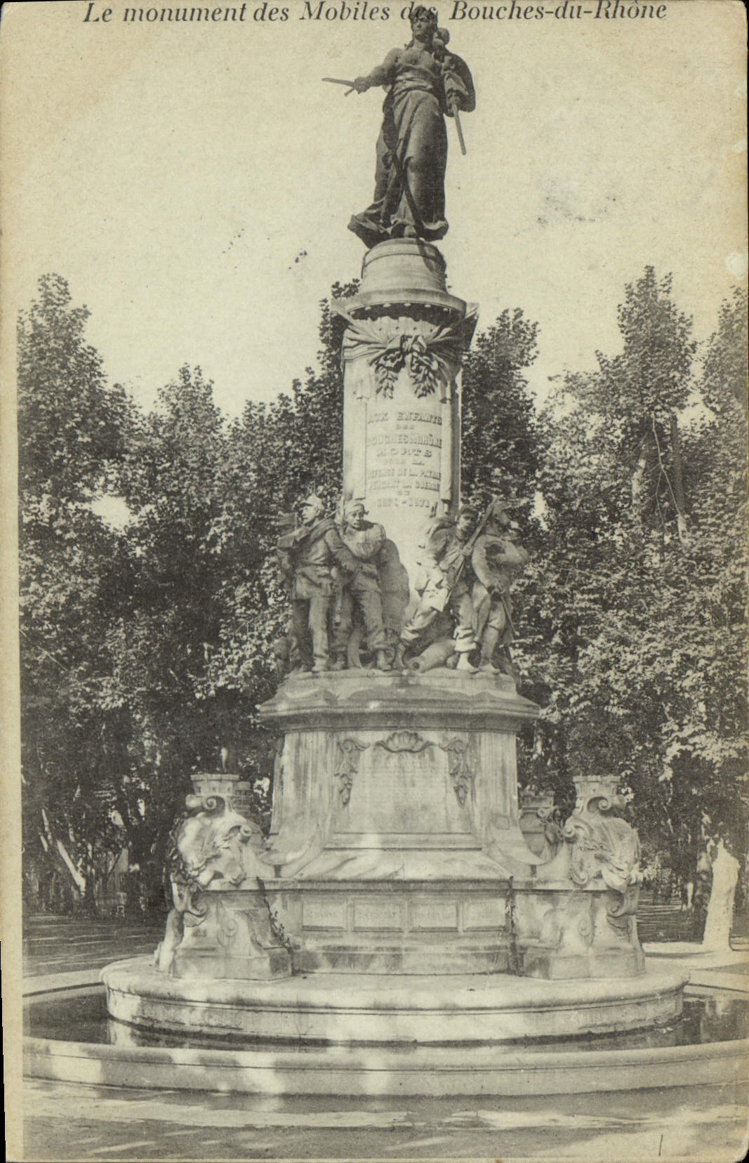 CPA Marseille Le Monument des Mobiles des Bouches du Rhone 