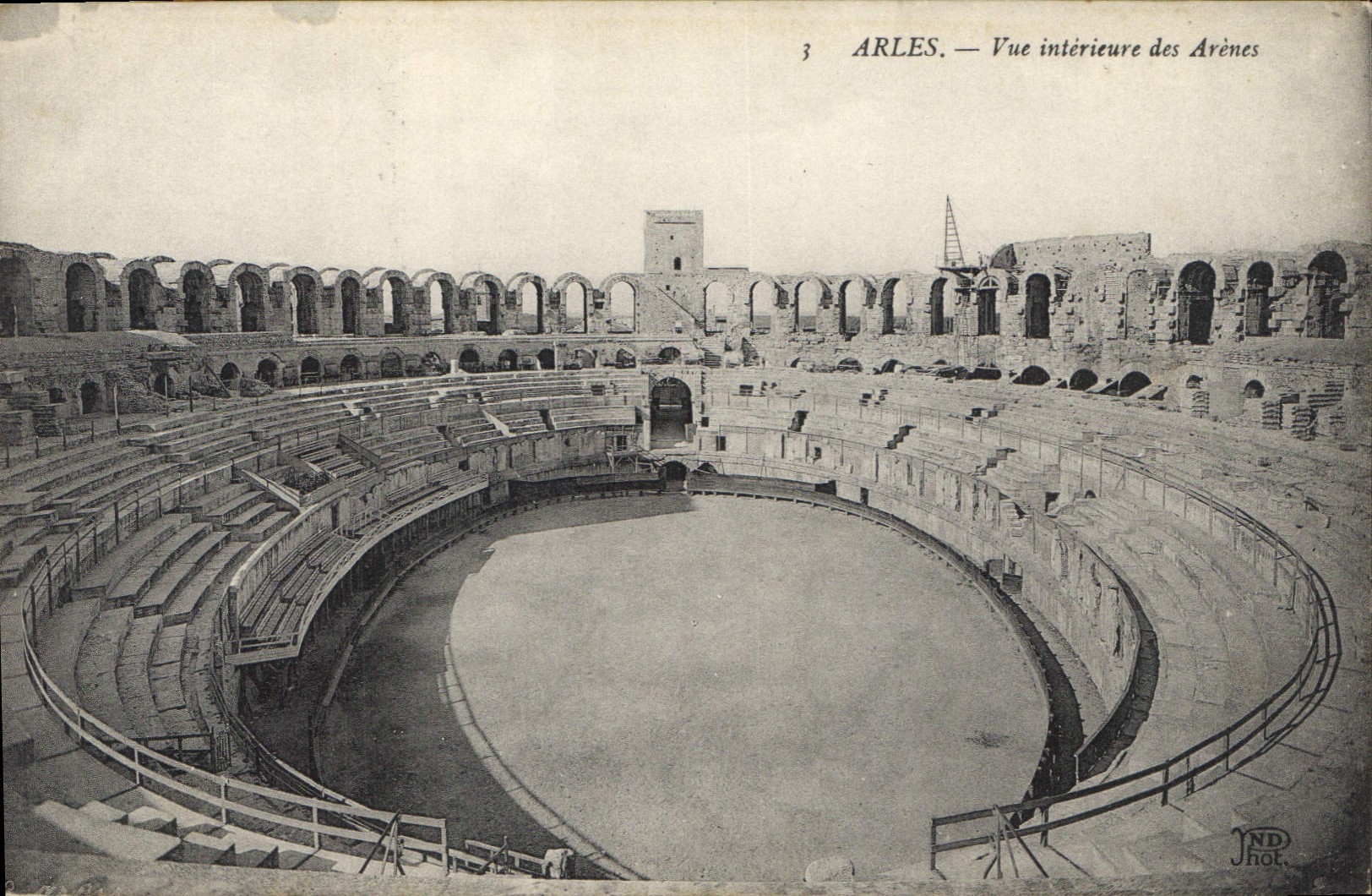 CPA Arles vue interieure des Arenes 