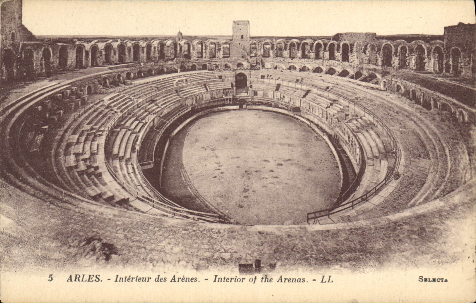 CPA Arles Interieur des Arenes 