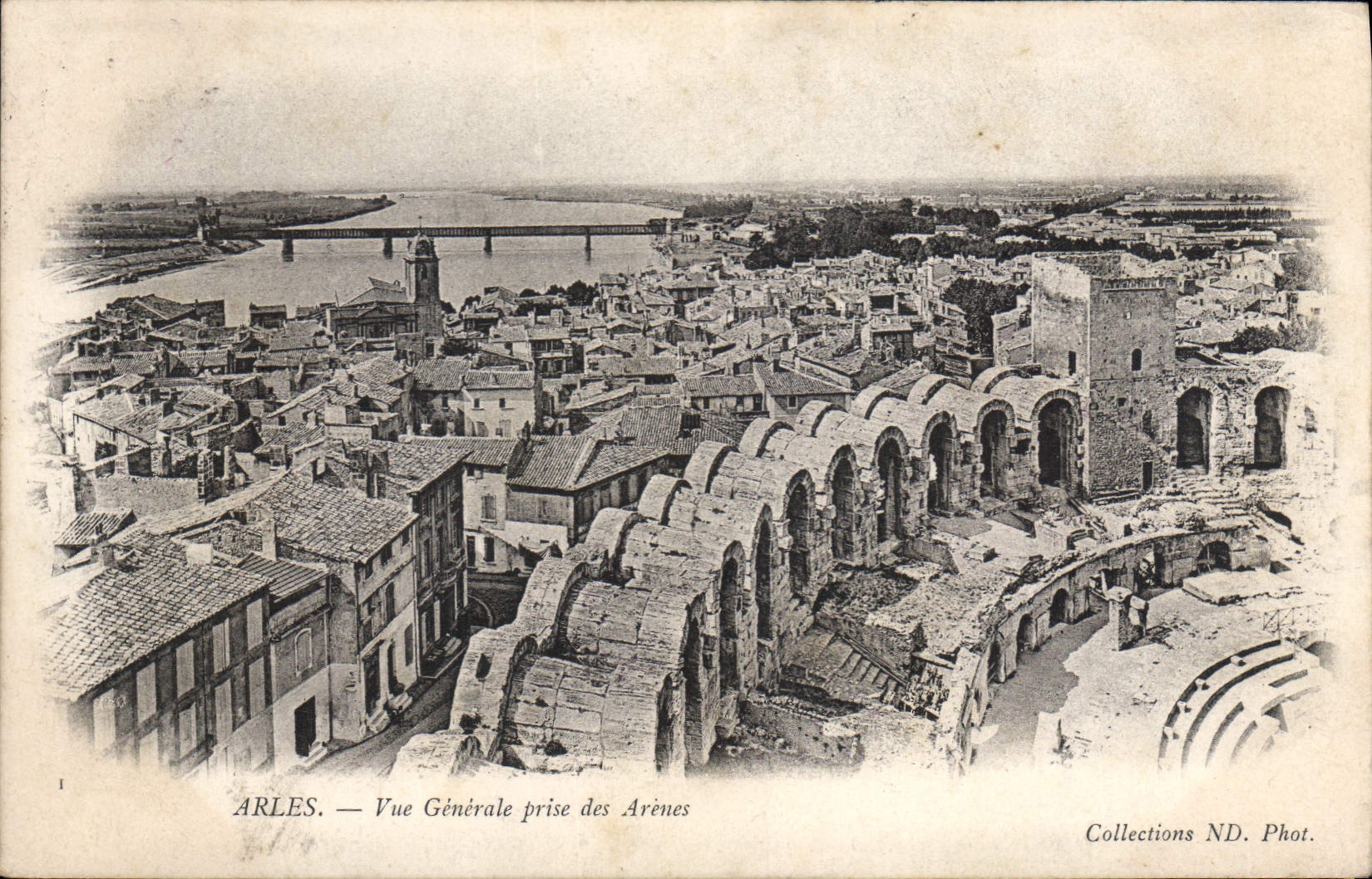 CPA Arles Vue generale prise des Arenes 