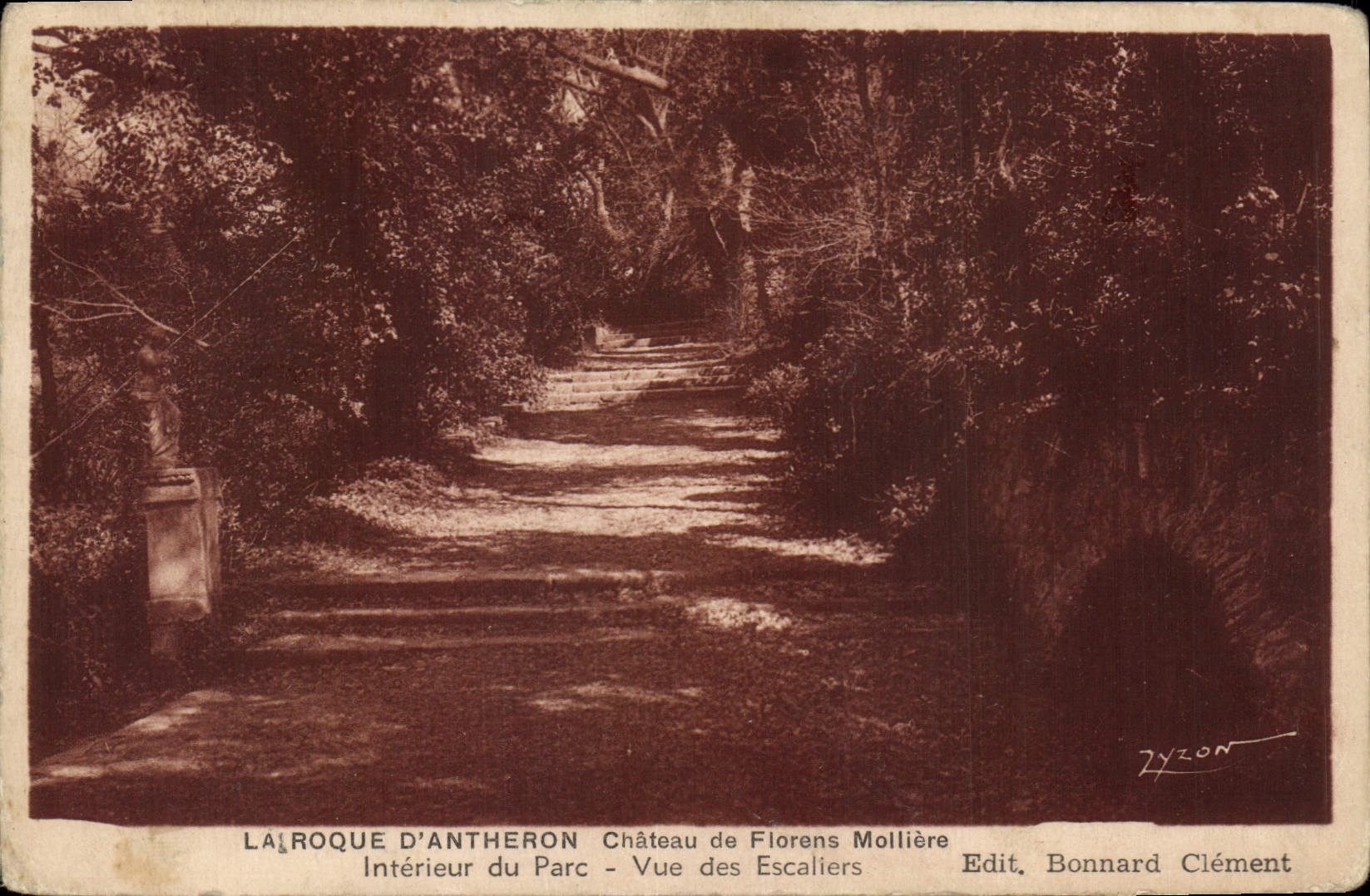 CPA La Roque d'Antheron Chateau de Florens Molliere Interieur du Parc Vue des Escallers