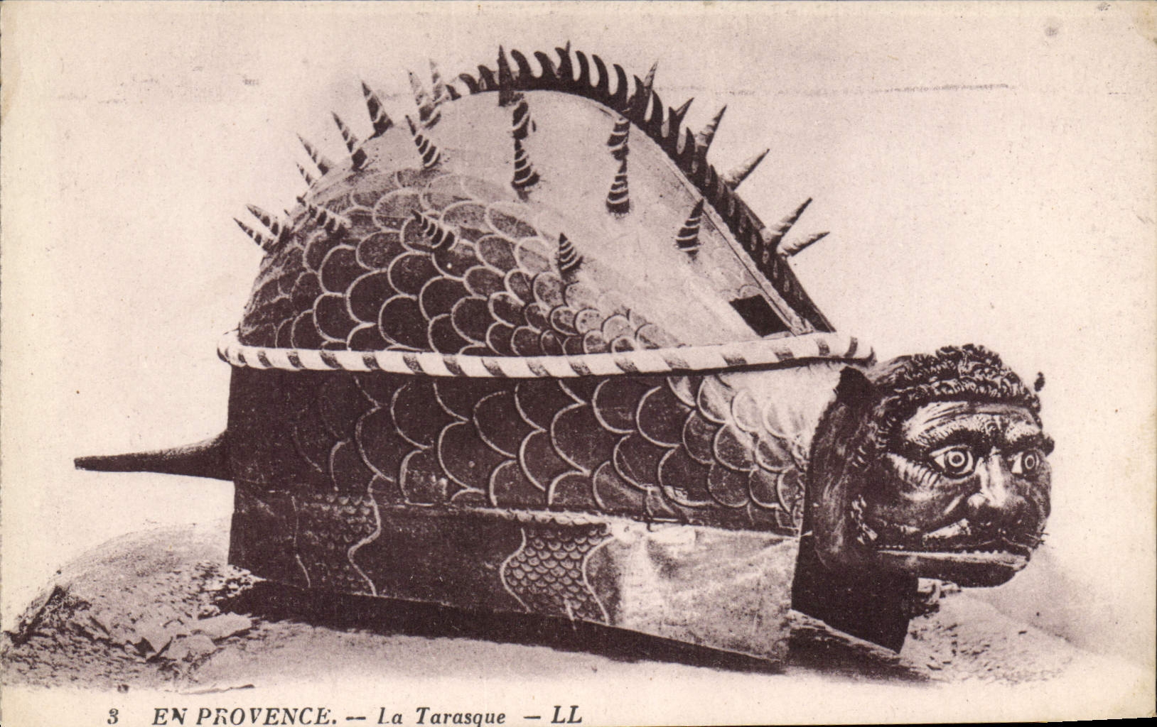 CPA En Provence La Tarasque 