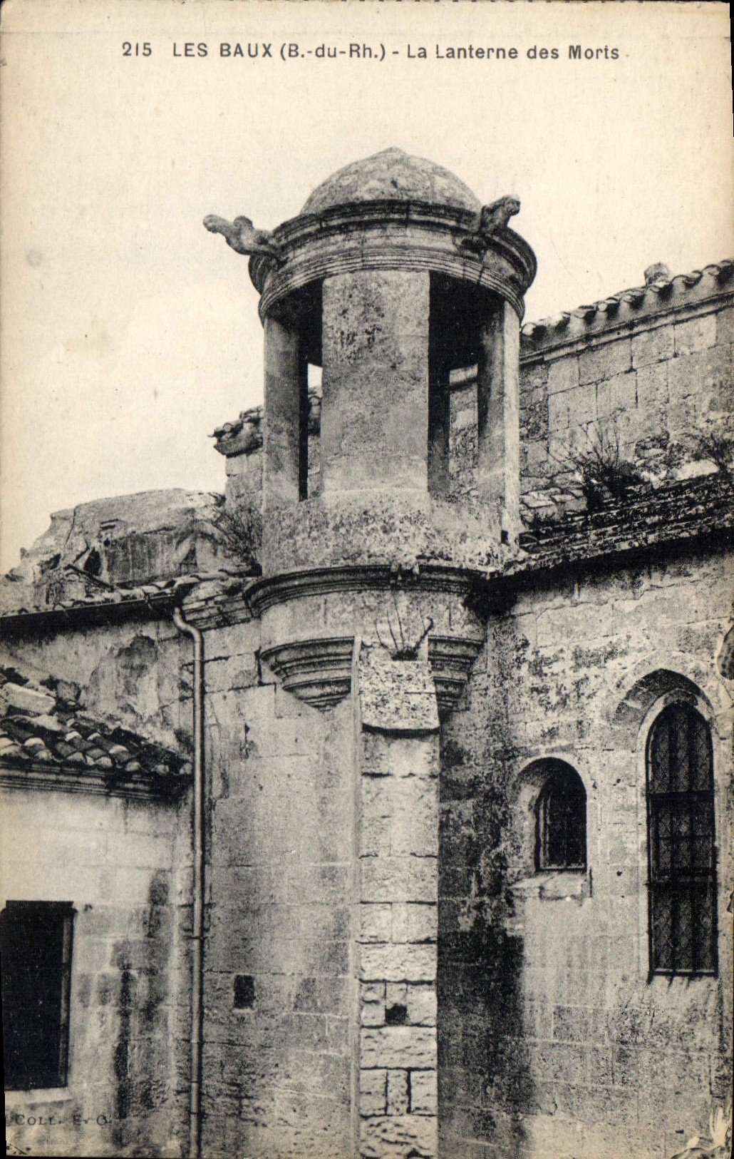 CPA Les Baux B du Rh La Lanterne des Morts 