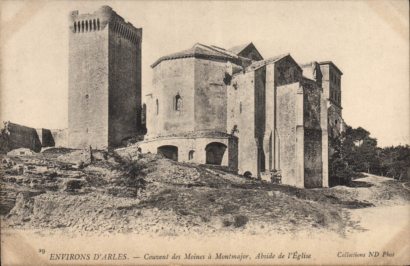 CPA Environs d'Arles Couvent des Moines a Montmajor Abside de l'Eglise 