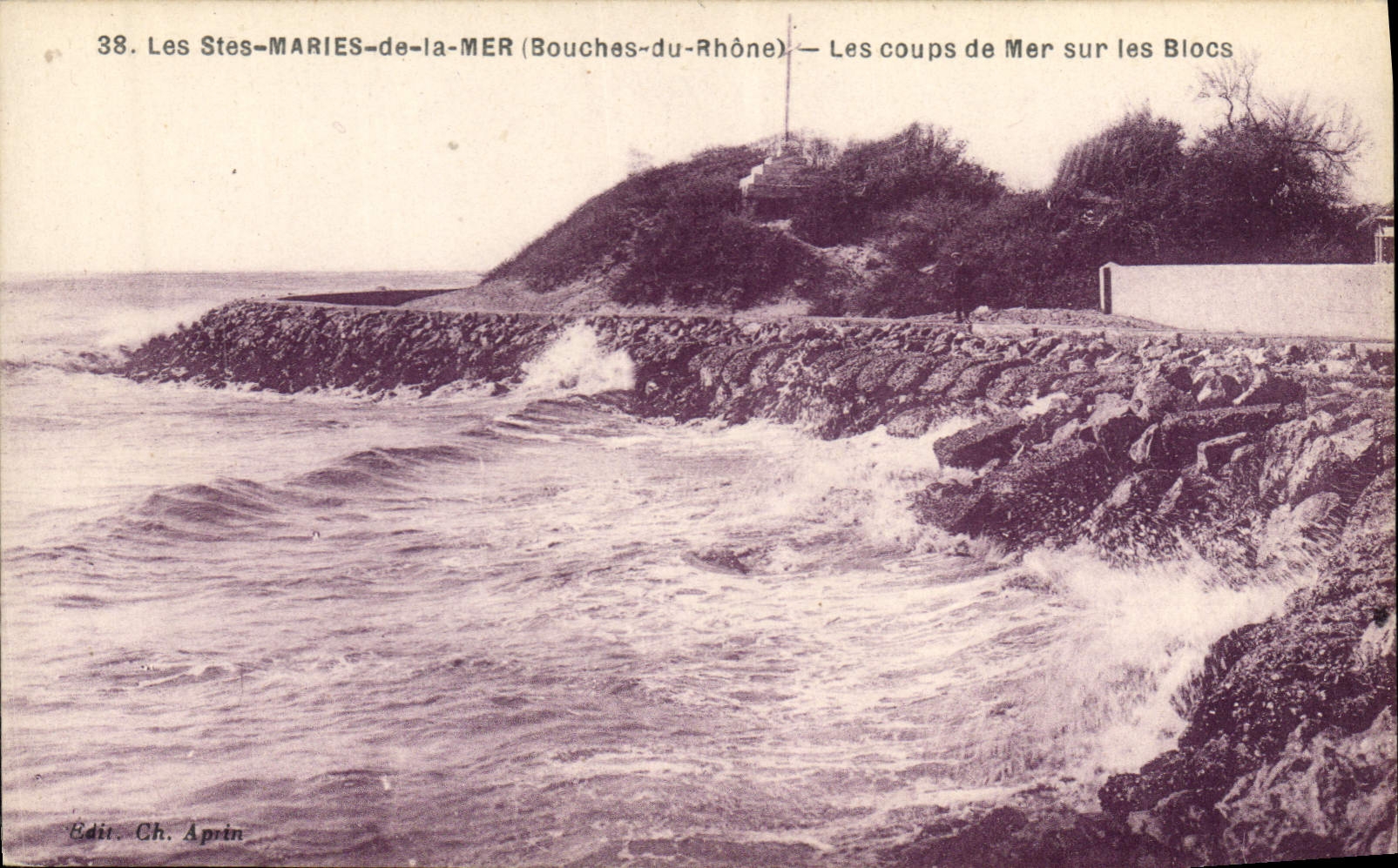 CPA Les Stes Maries de la Mer Bouches du Rhone Les coups de Mer sur les Blocs