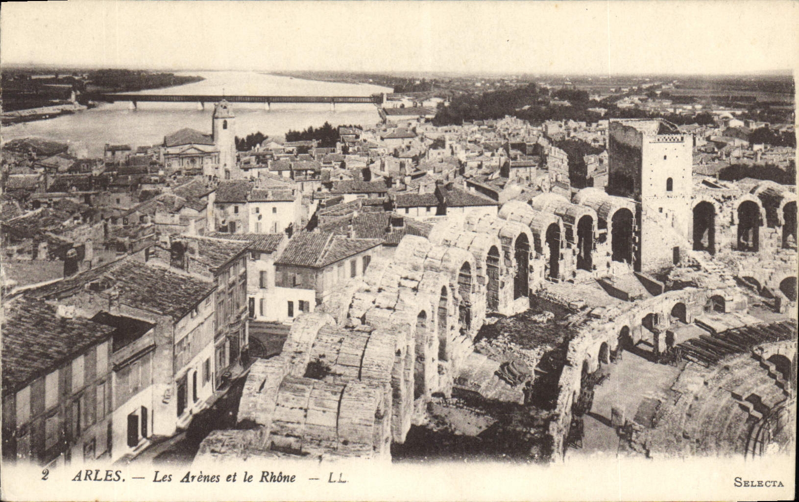 CPA Arles Les Arenes et le Rhone 
