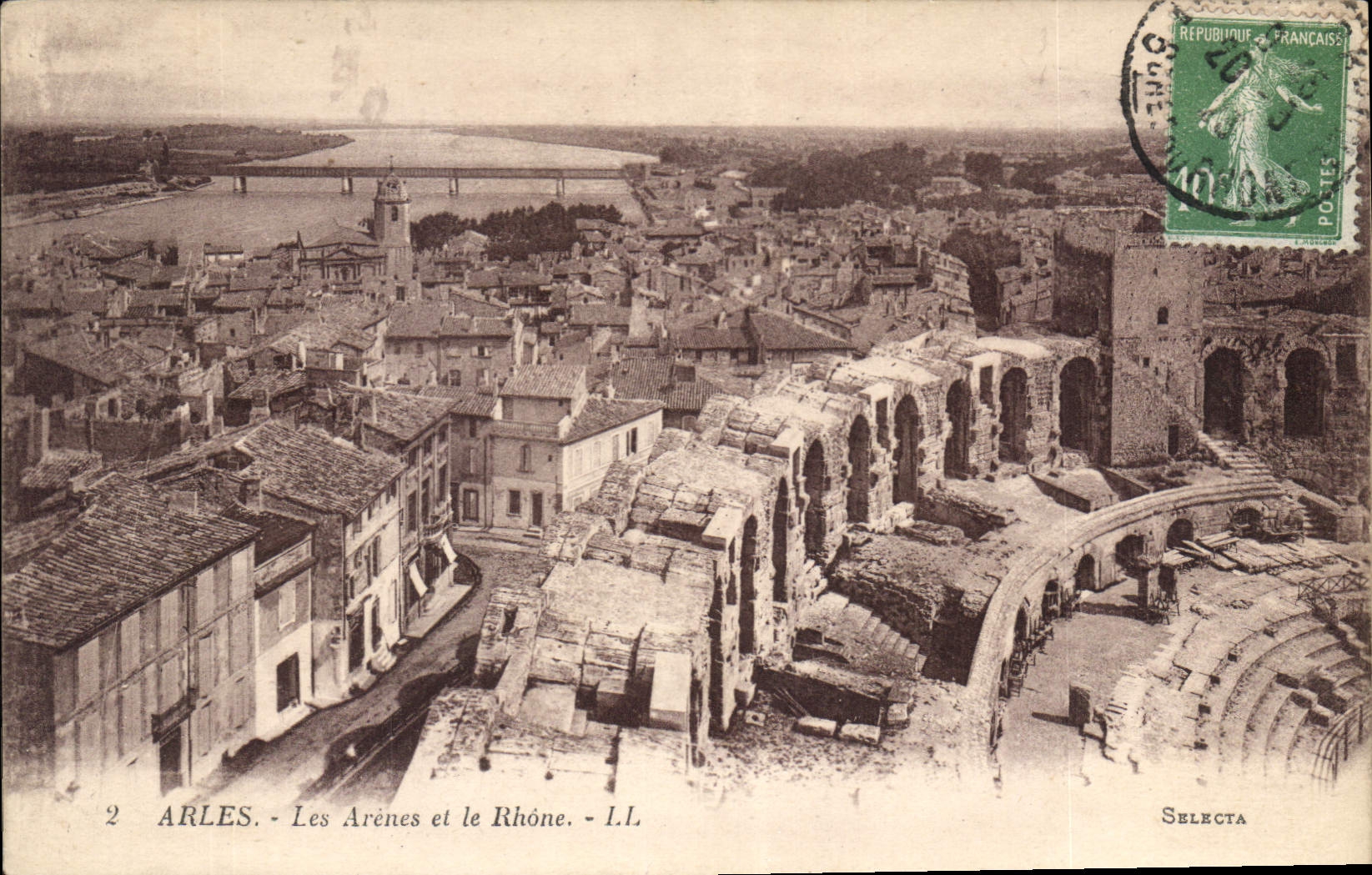 CPA Arles Les Arenes et le Rhone 