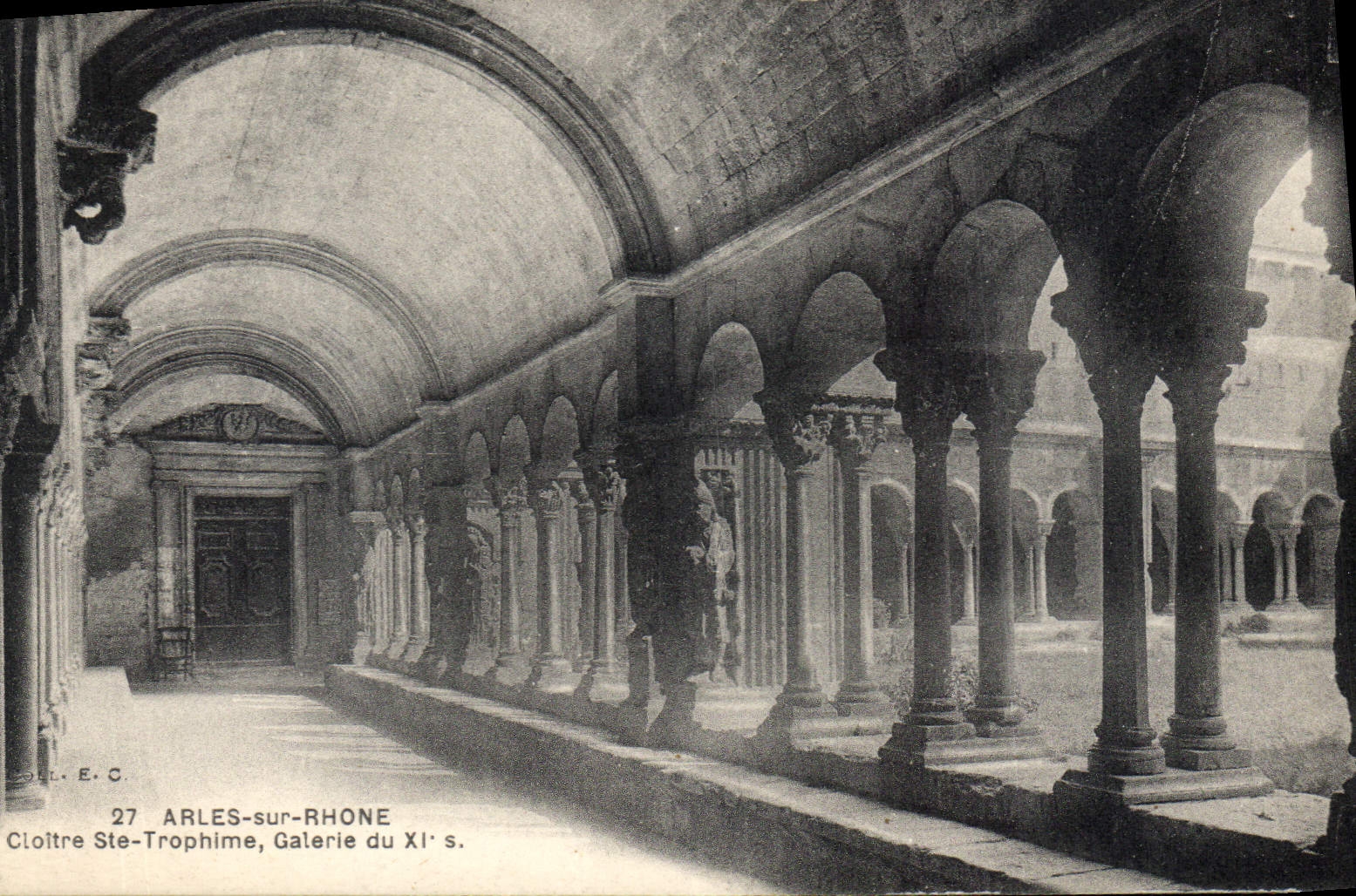 CPA Arles sur Phone Cloitre Trophime Galerie du XI siecle 