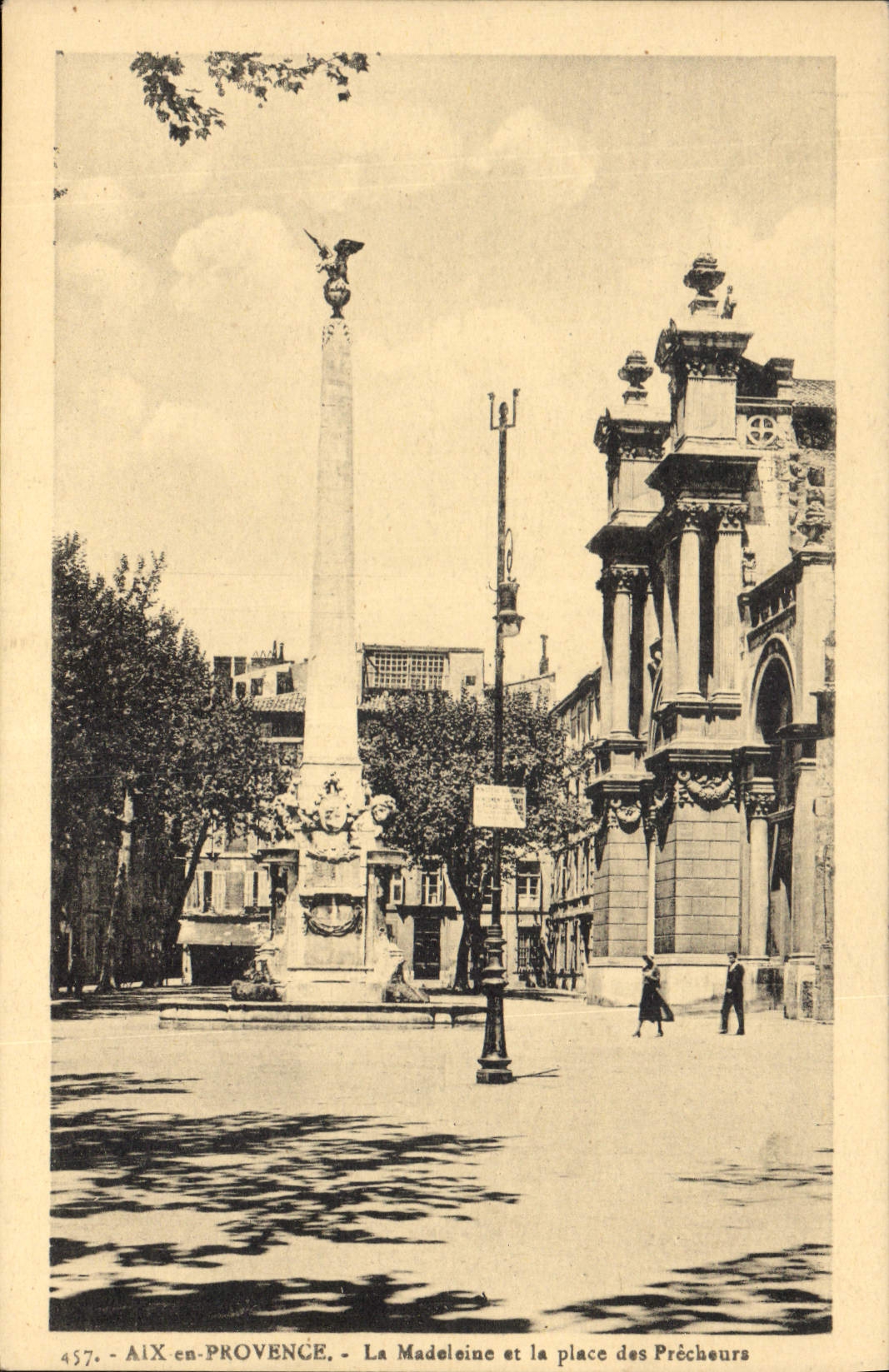 CPA Aix en Provence La Madeleine et la place des Precheurs